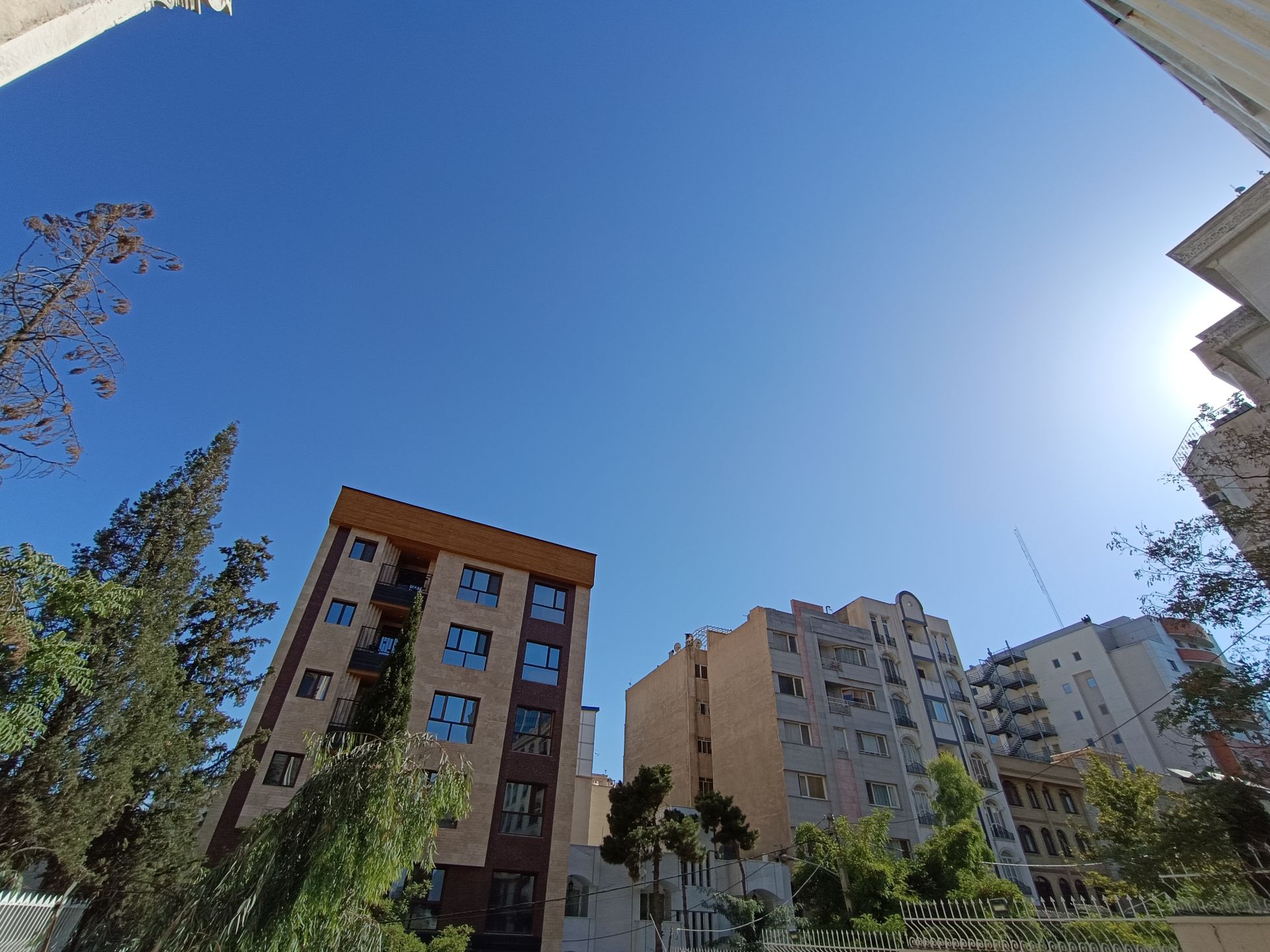 نمونه عکس ثبت شده با ردمی نوت ۱۲ پور 5G در روز شماره ۹