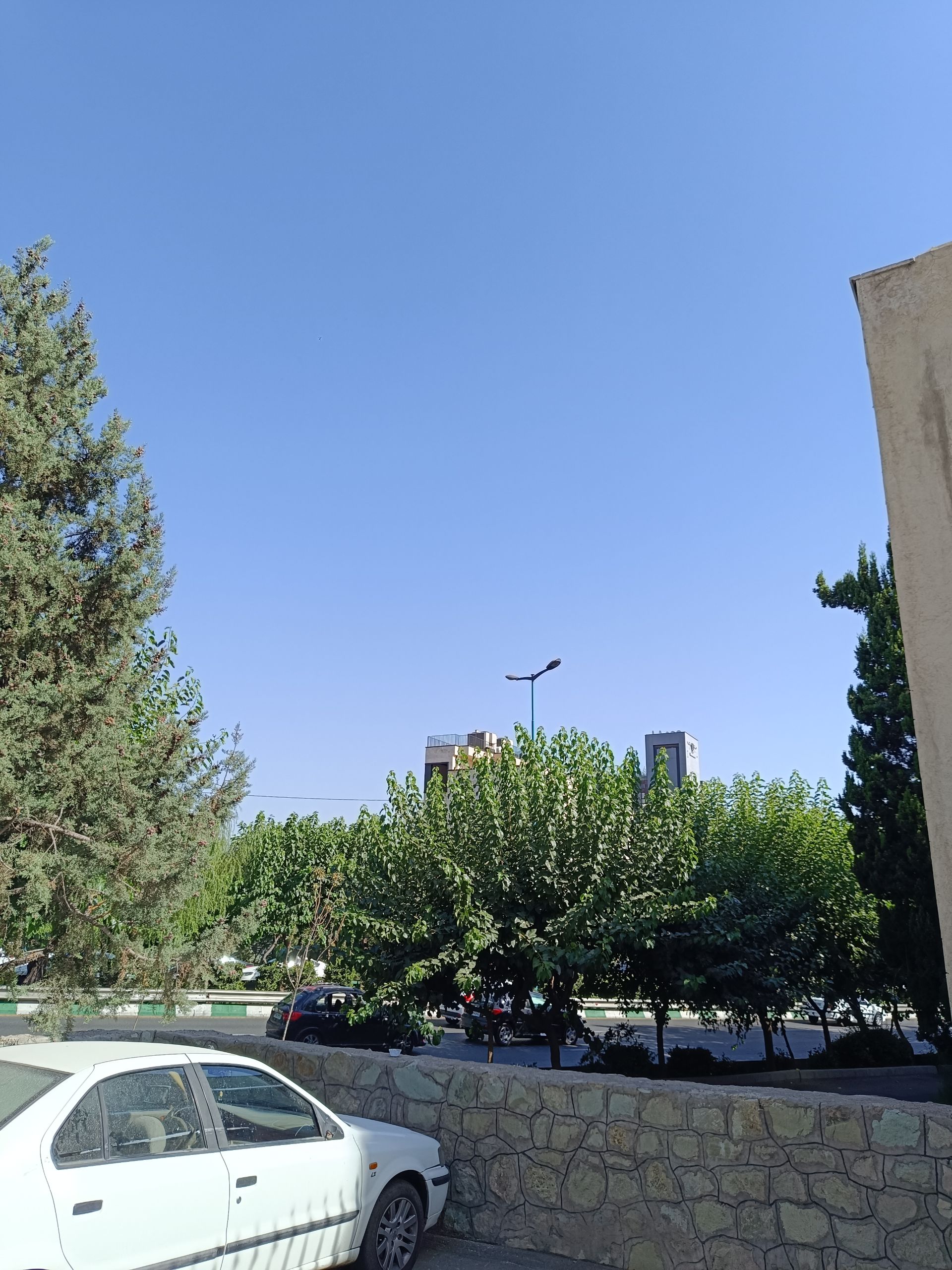 نمونه عکس ثبت شده با ردمی نوت ۱۲ پور 5G در روز شماره ۱۳