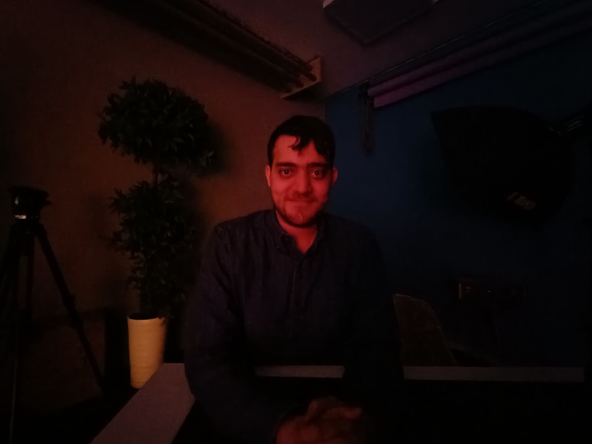 عکس دوربین اولتراواید ردمی نوت ۱۲ پرو 5G در نور کم