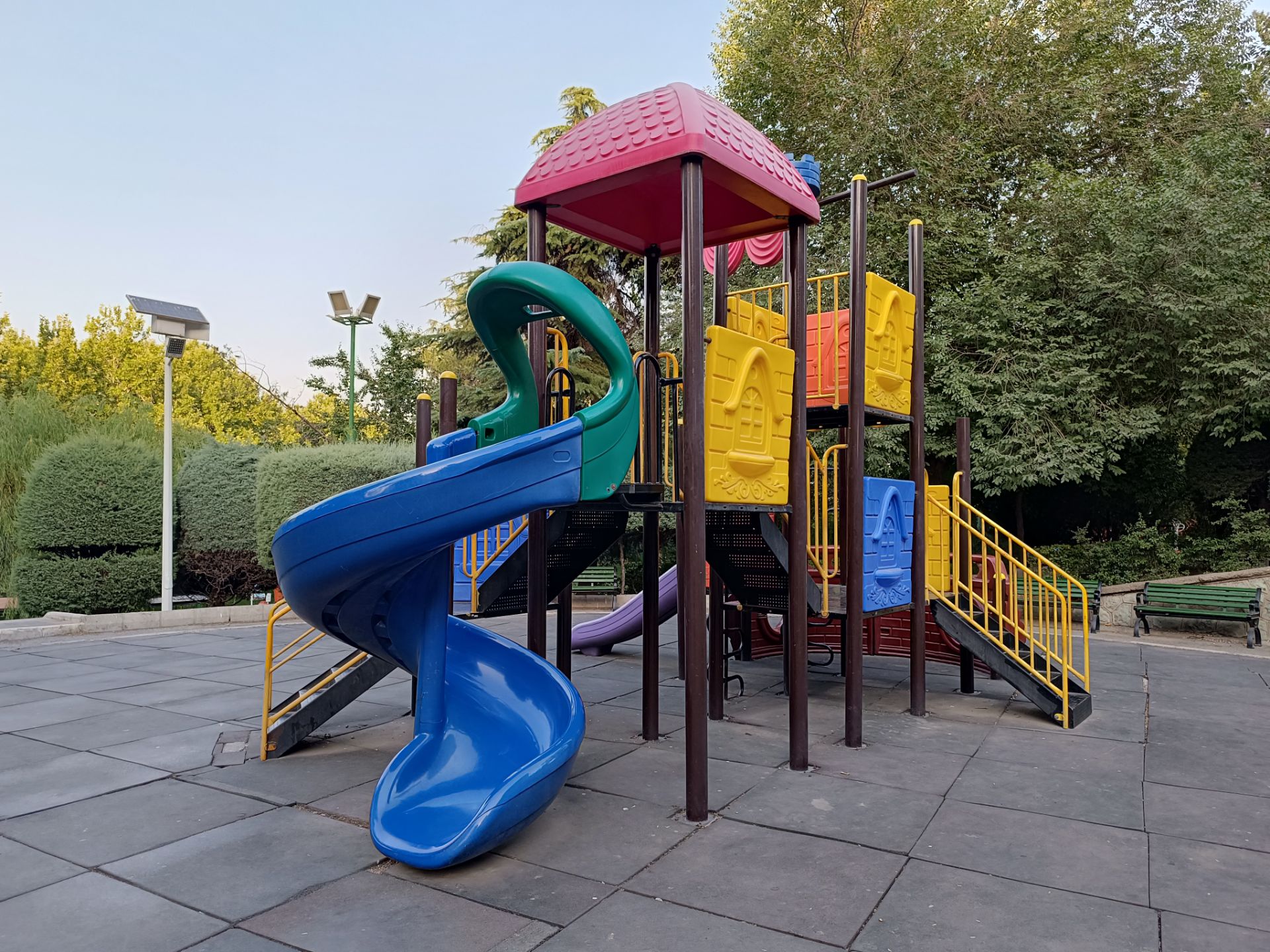 نمونه عکس ثبت شده با ردمی نوت ۱۲ پور پلاس در روز شماره ۱۹