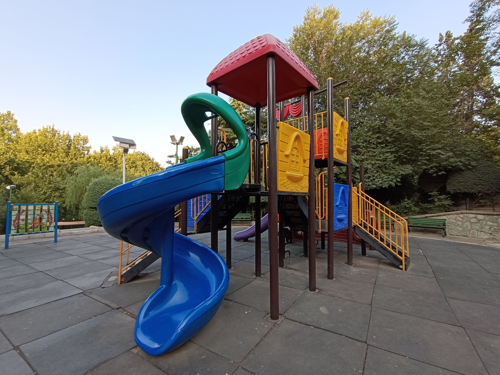 نمونه عکس ثبت شده با ردمی نوت ۱۲ پور پلاس در روز شماره ۴۲