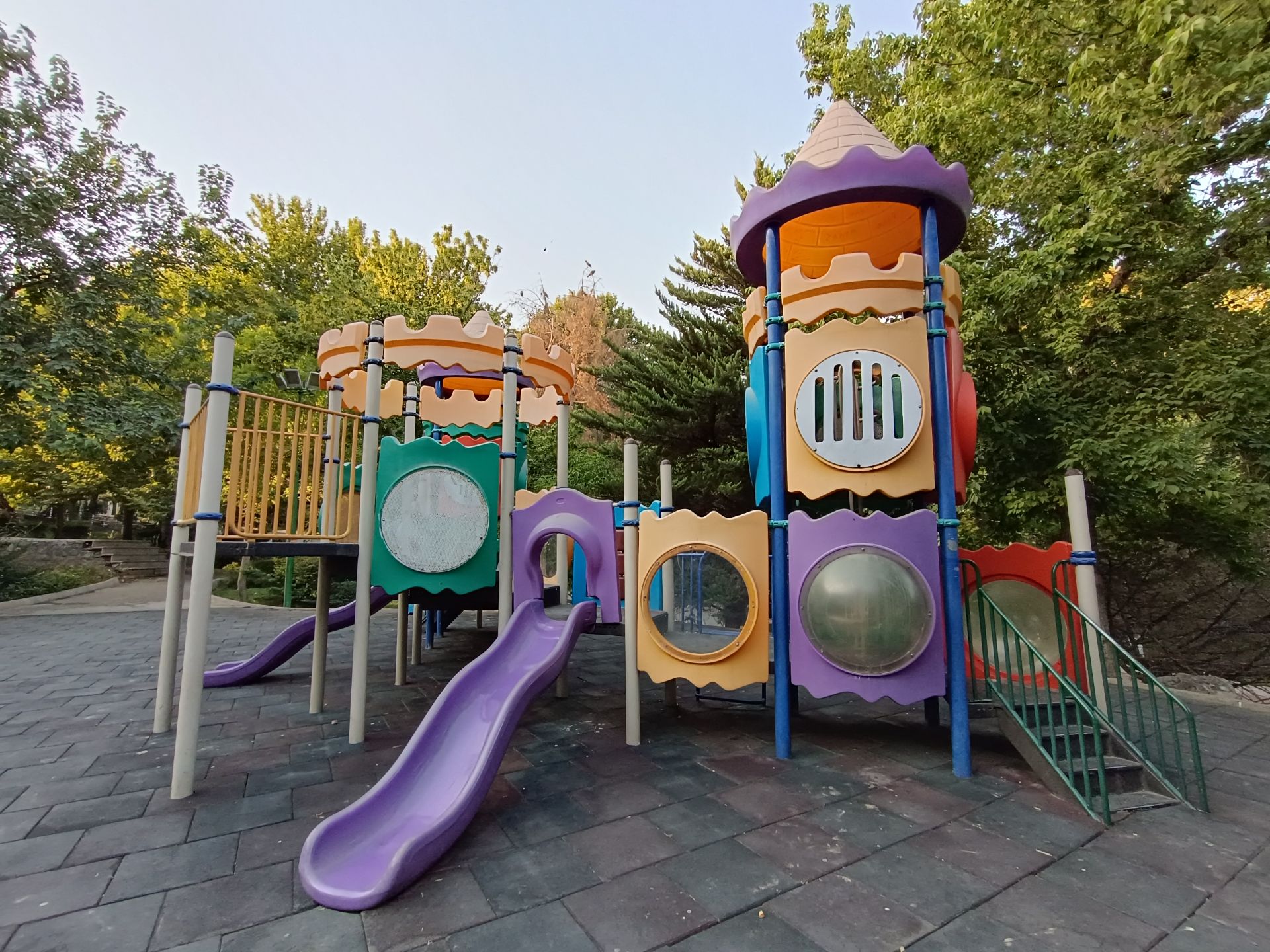 نمونه عکس ثبت شده با ردمی نوت ۱۲ پور پلاس در روز شماره ۴۳