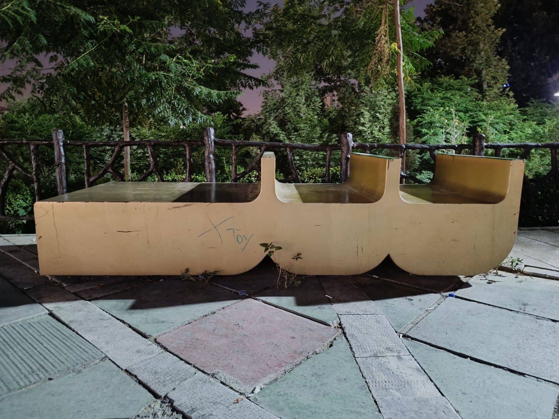 نمونه عکس ثبت شده با ردمی نوت ۱۲ پور پلاس در شب شماره ۲