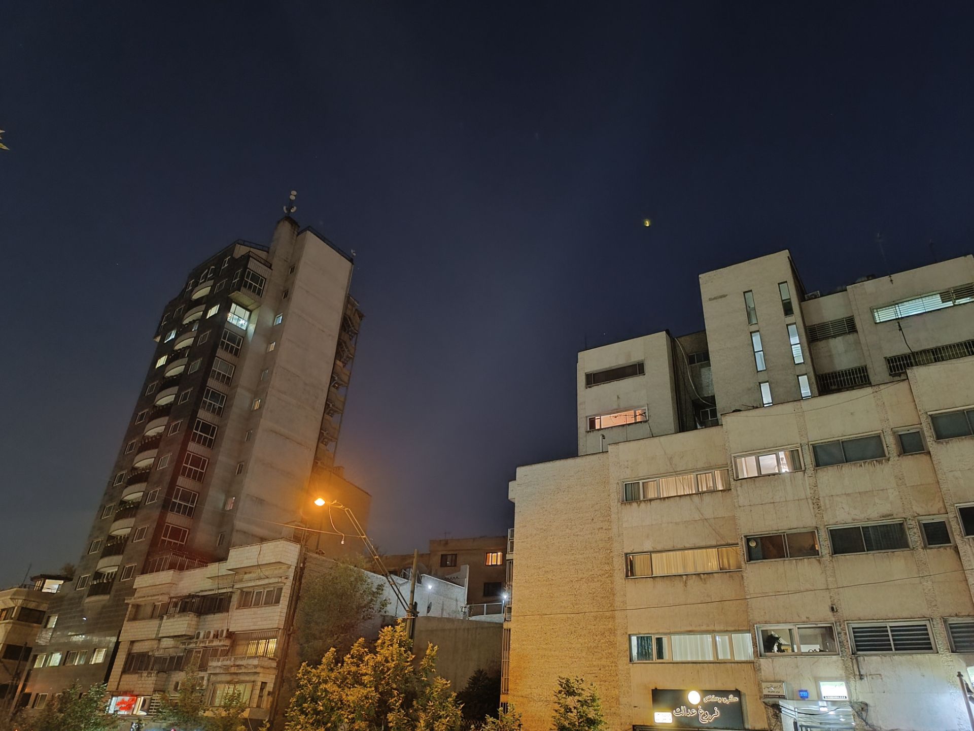 نمونه عکس ثبت شده با ردمی نوت ۱۲ پور پلاس در شب شماره ۴