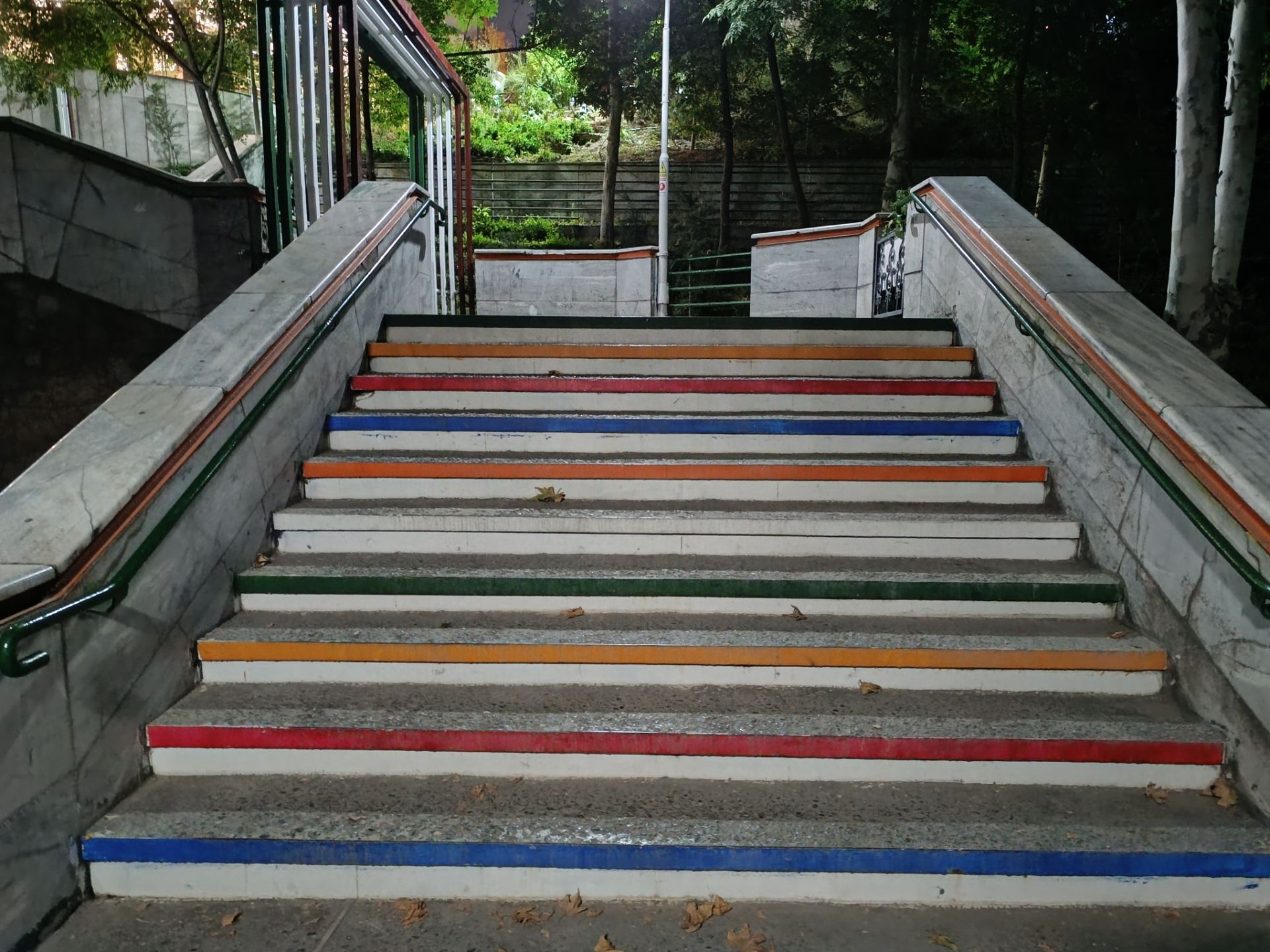 نمونه عکس ثبت شده با ردمی نوت ۱۲ پور پلاس در شب شماره ۷