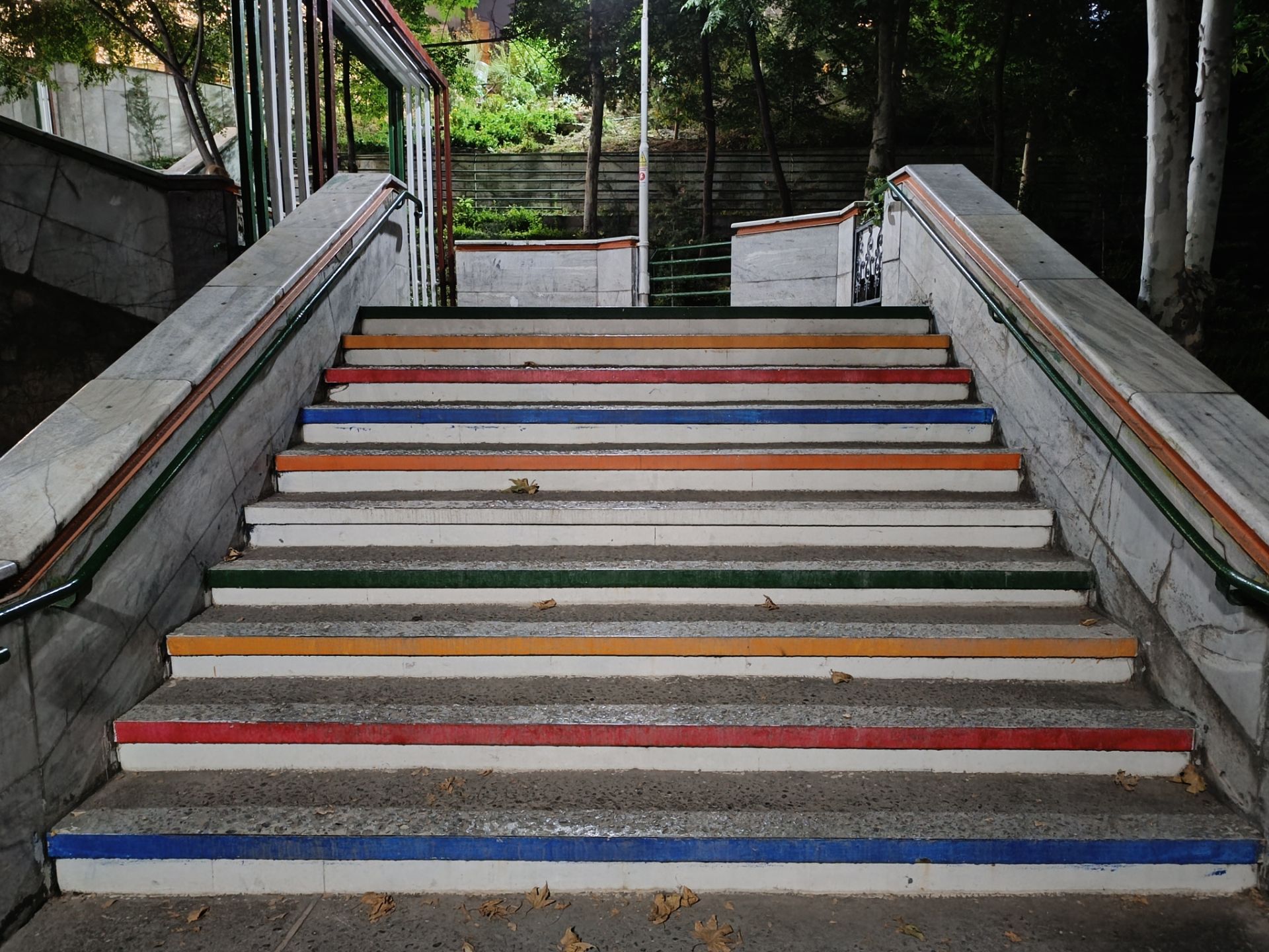 نمونه عکس ثبت شده با ردمی نوت ۱۲ پور پلاس در شب شماره ۸