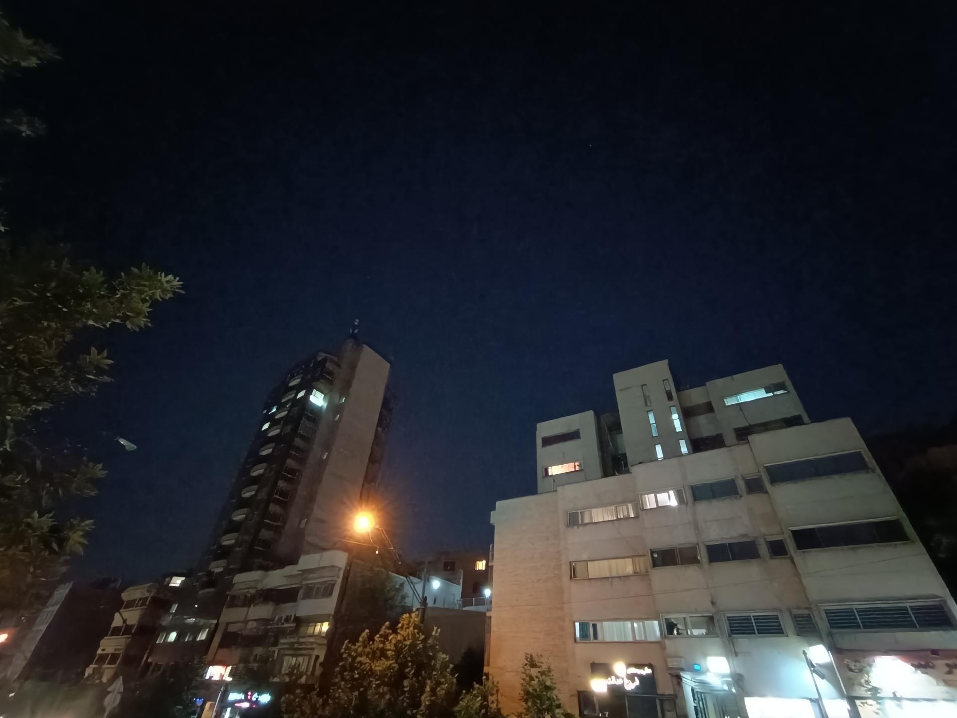 نمونه عکس ثبت شده با ردمی نوت ۱۲ پور پلاس در شب شماره ۱۳