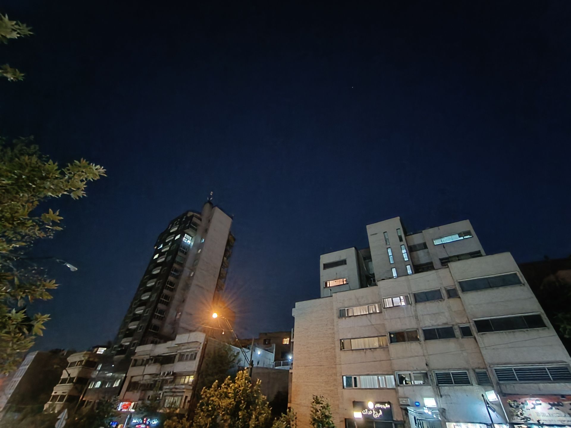 نمونه عکس ثبت شده با ردمی نوت ۱۲ پور پلاس در شب شماره ۱۴