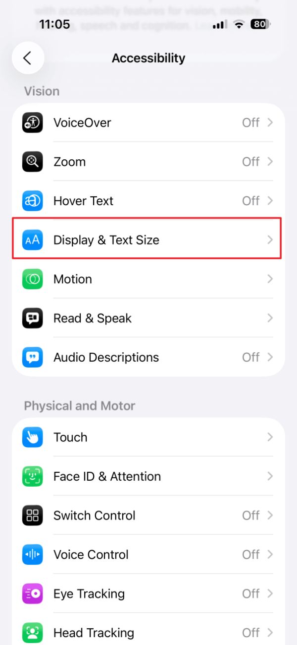 منوی Accessibiliy در تنظیمات آیفون با گزینه‌ی Display & Text size  هایلایت شده