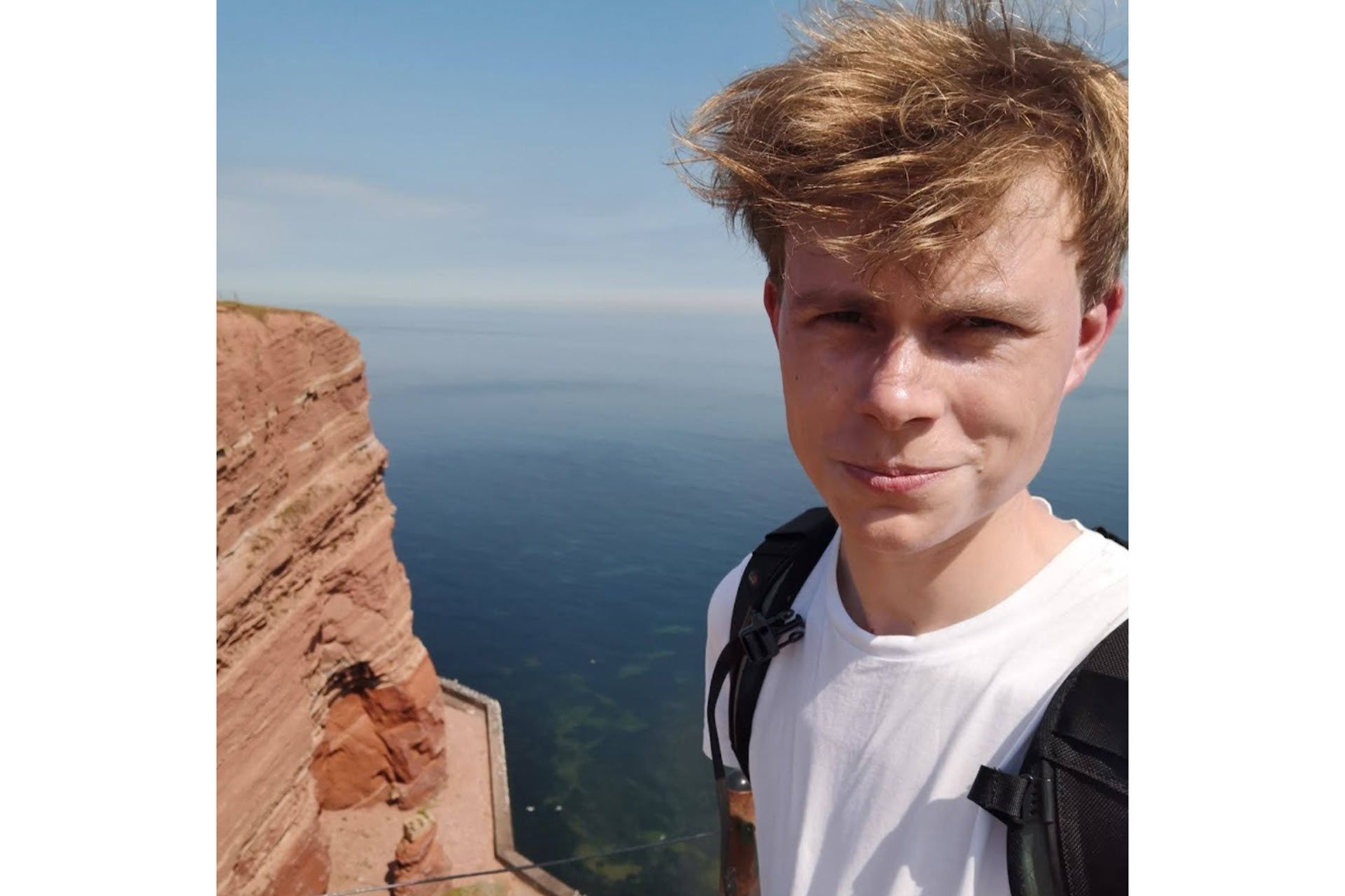 یک مرد در کنار پرتگاه 