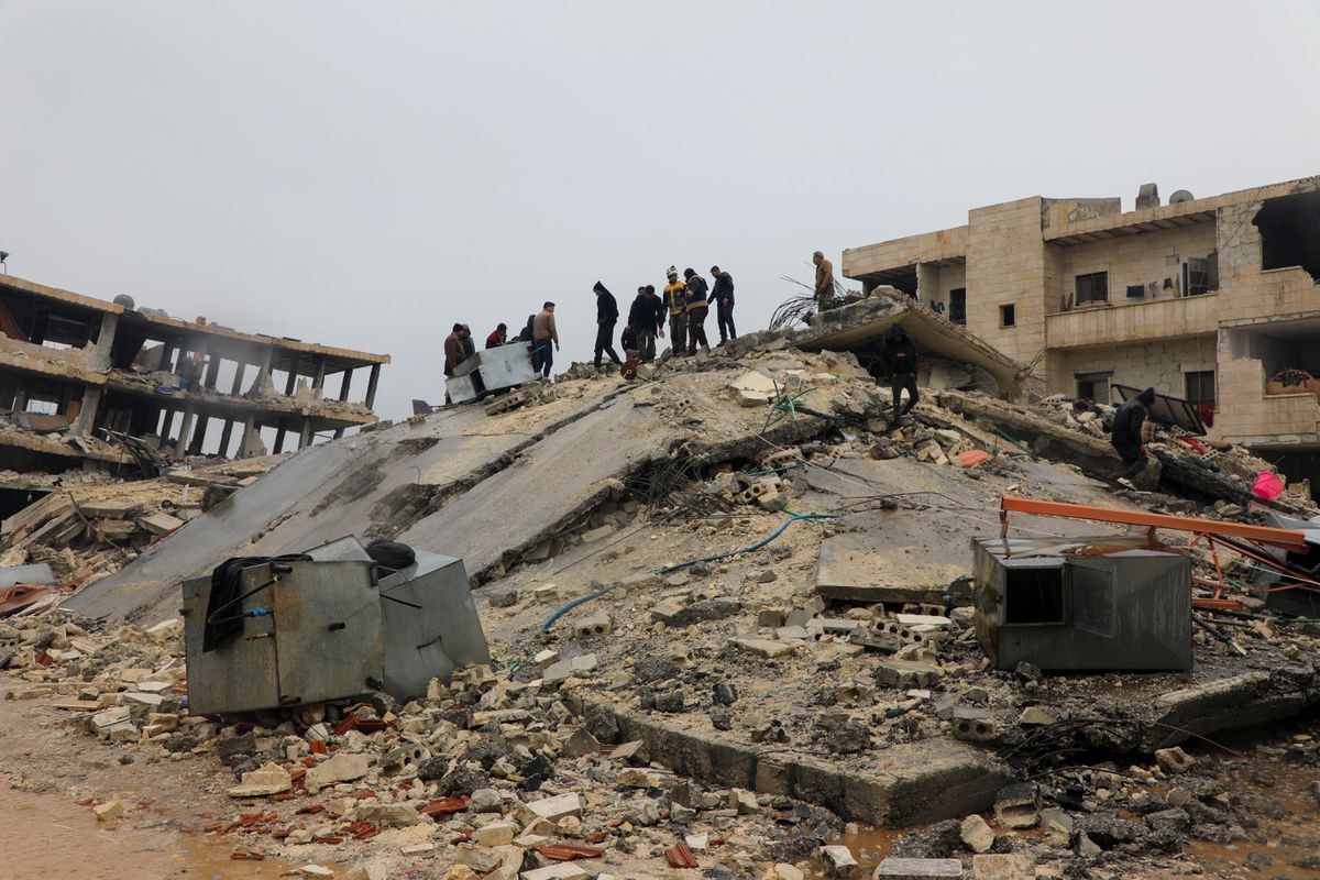 Aid workers in the Syrian city of Jandirs