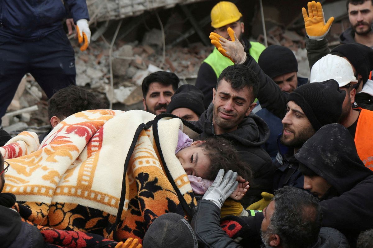 Rescue of Turkish girl in severe earthquake in Turkey