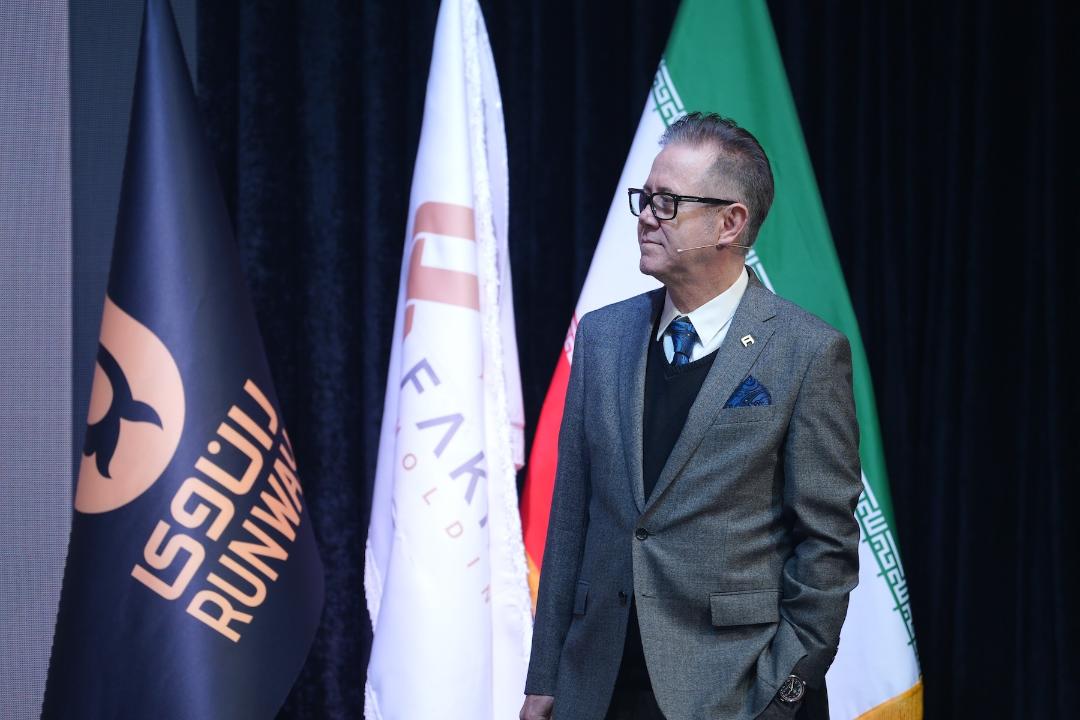 رضا سمیع‌زاده، مدیرعامل هلدینگ فاخر در مراسم رونمایی ران‌وی