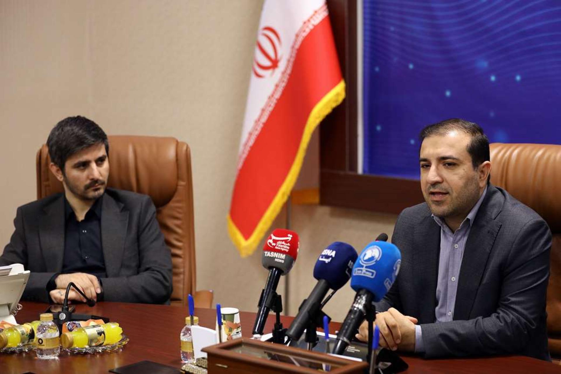 عبدالحسن بهرامی، رئیس مرکز راهبری ستادهای توسعه اقتصاد دانش‌بنیان و وحید جانثاری، سرپرست دبیری ستاد توسعه اقتصاد دانش‌بنیان کوانتوم، لیزر و فوتونیک