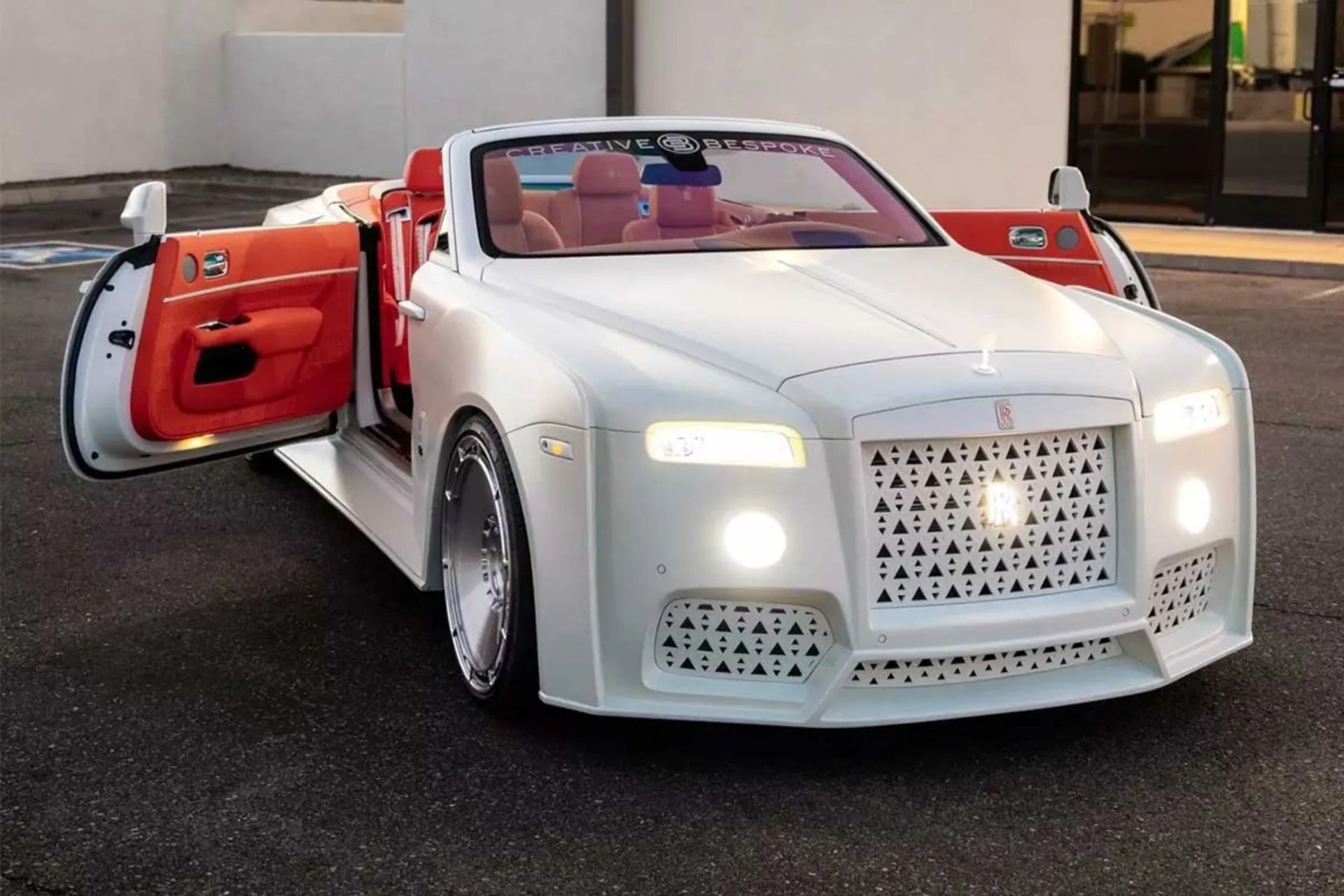 نمای جلویی رولزرویس داون ونوم