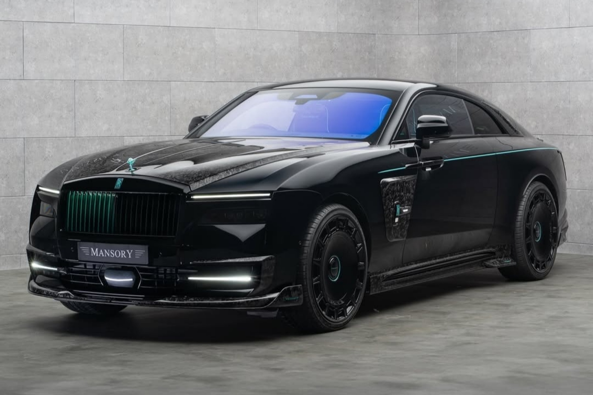 تیونر ایرانی‌تبار سراغ رولزرویس اسپکتر رفت؛ یکی از لوکس‌ترین خودروهای دنیا