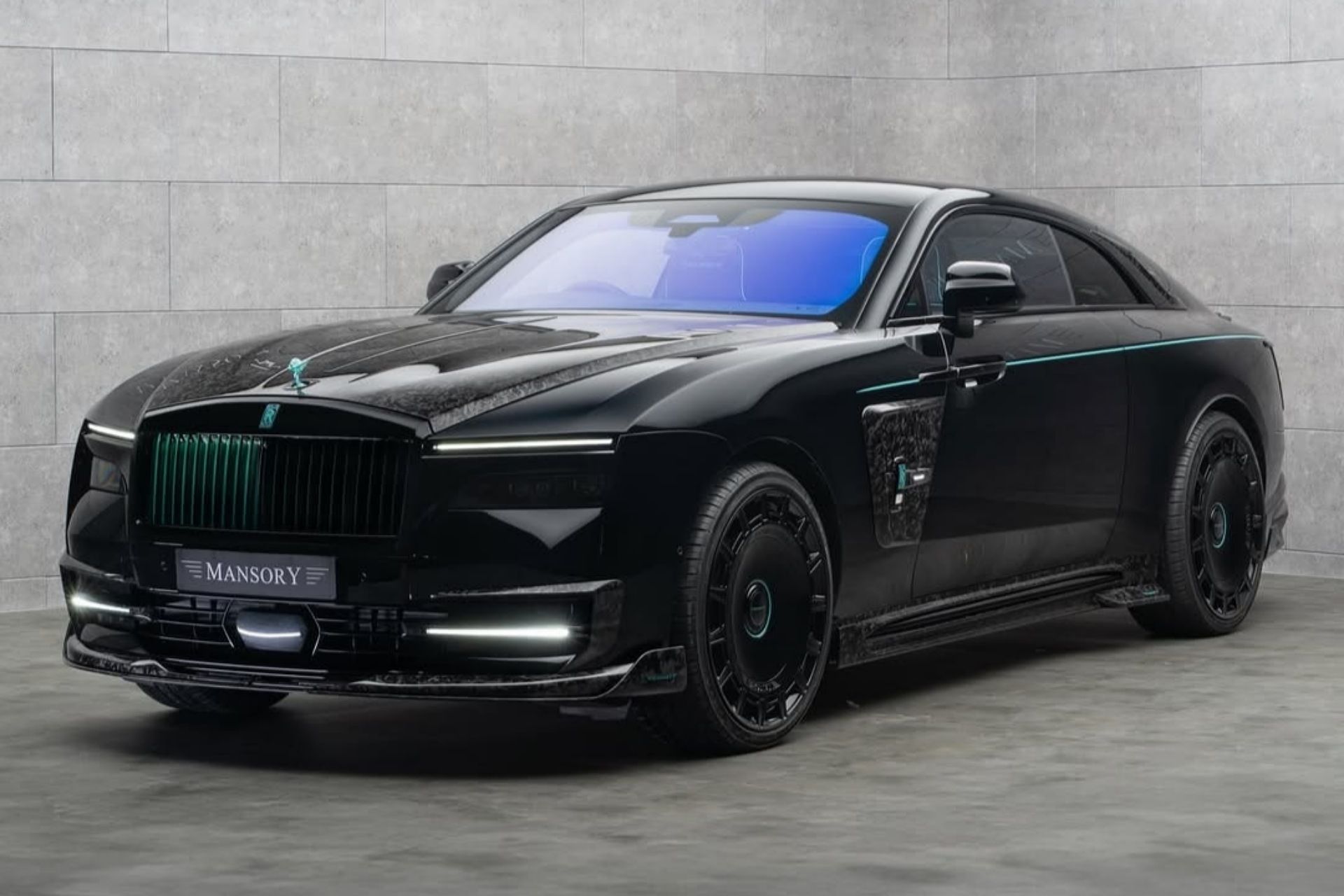 رولزرویس اسپکتر منصوری در رنگ مشکی