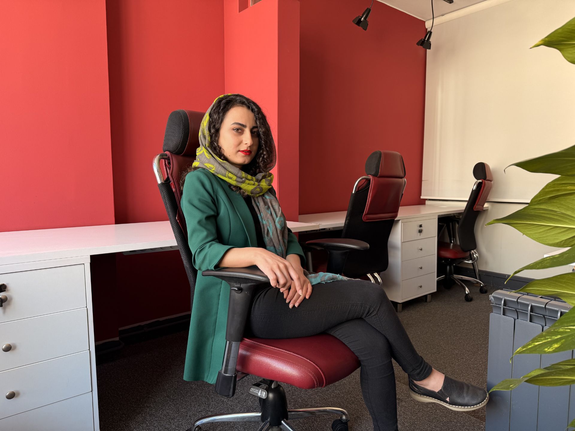 Kausar Nikomanesh, Zomit writer in the editorial office - Rose Gold iPhone 16 Pro photography style