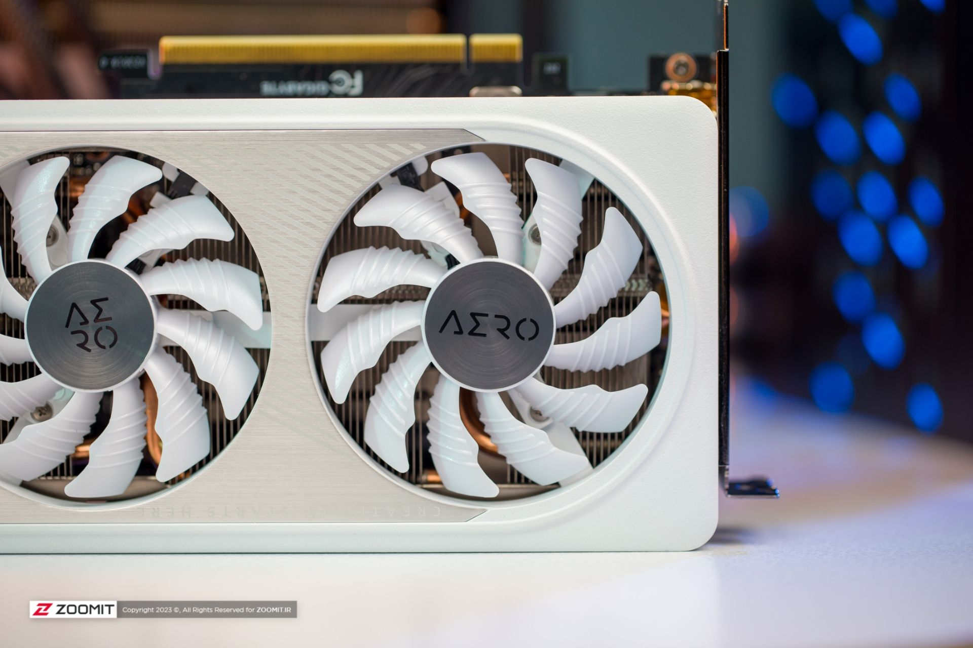 نمای نزدیک از فن کارت گرافیک RTX 4060 Ti AERO OC