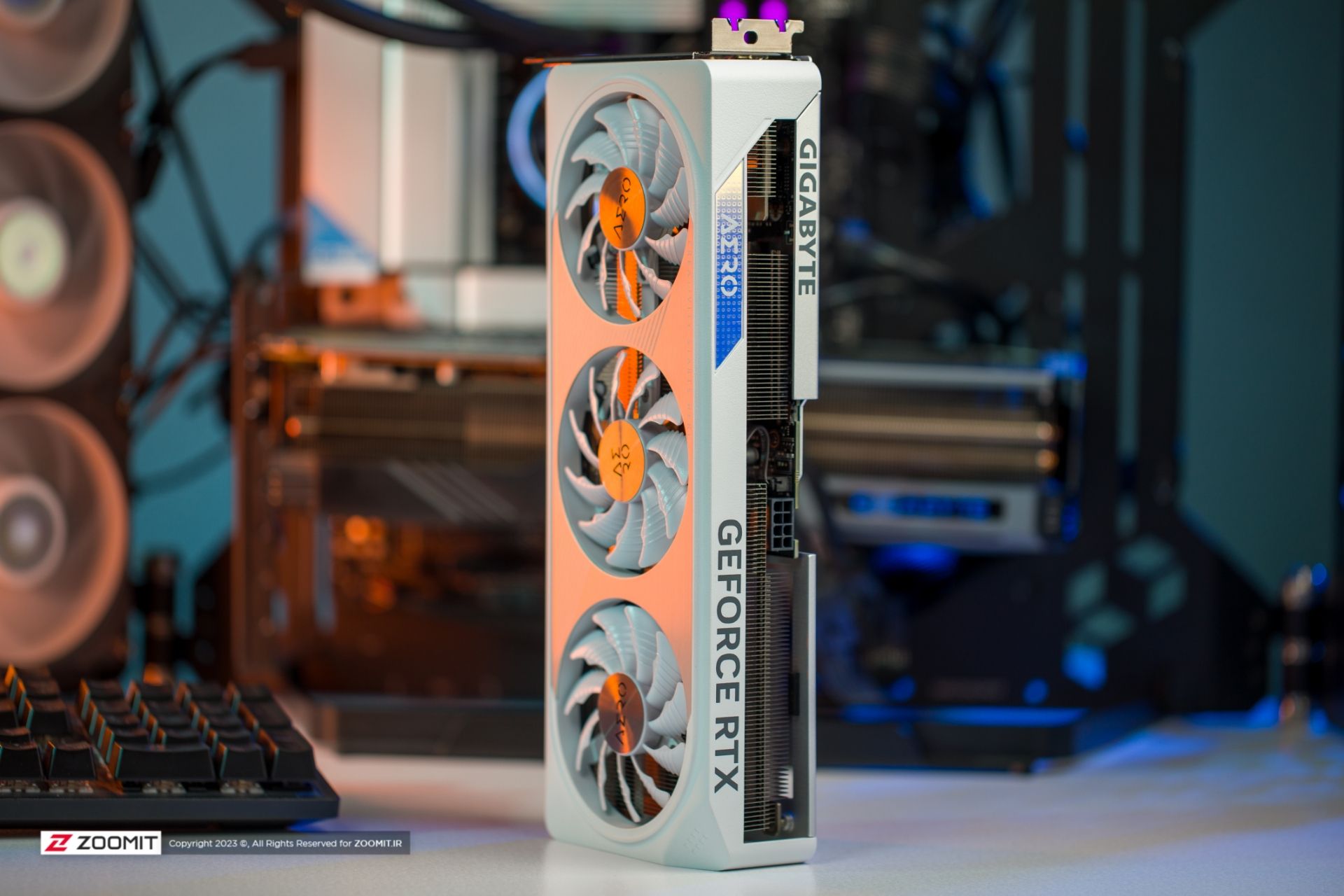 نمای جلوی کارت گرافیک RTX 4060 Ti AERO OC
