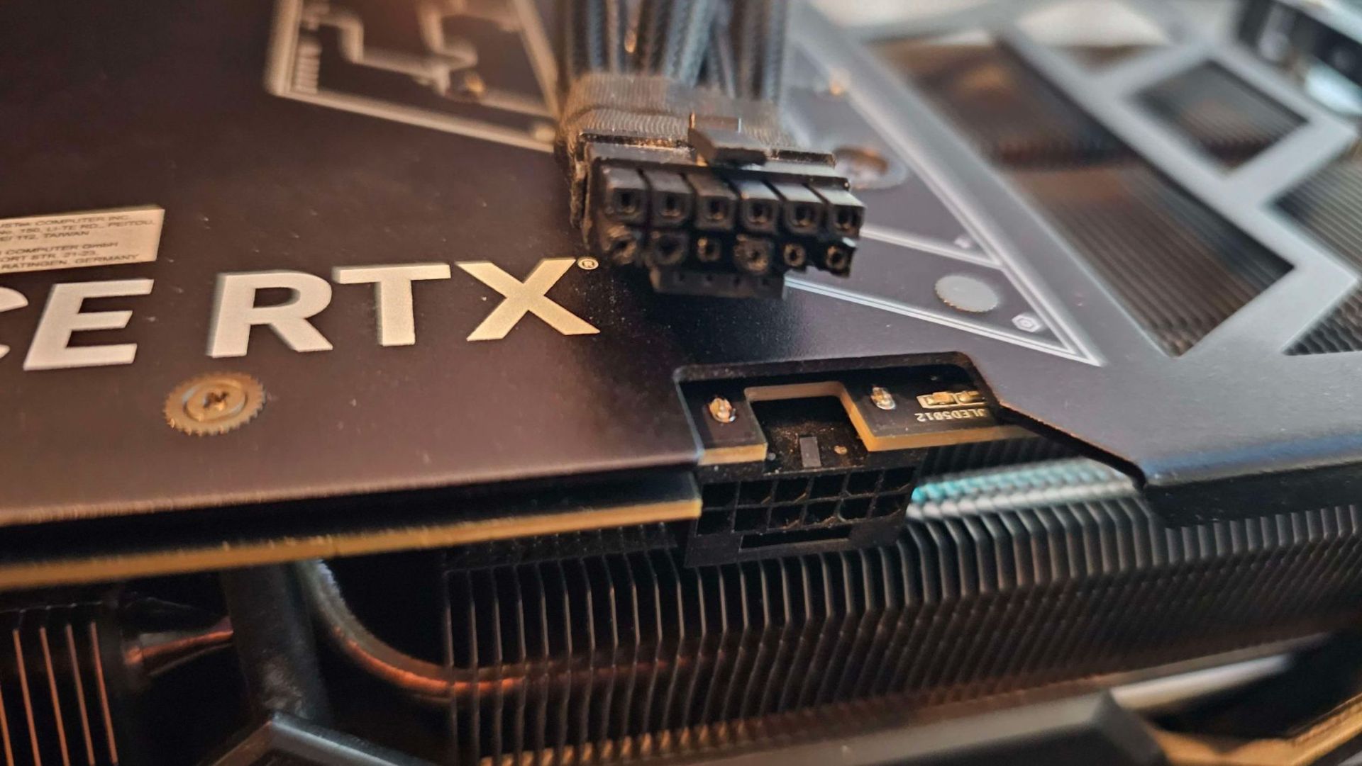 ذوب شدن کانکتور ۱۶ پین کارت گرافیک RTX 4090 انویدیا