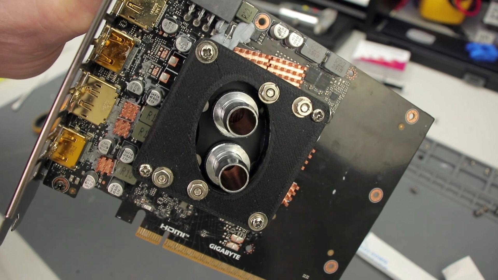 مادربرد کارت گرافیک سفارشی RTX 5050 انویدیا از نمای نزدیک