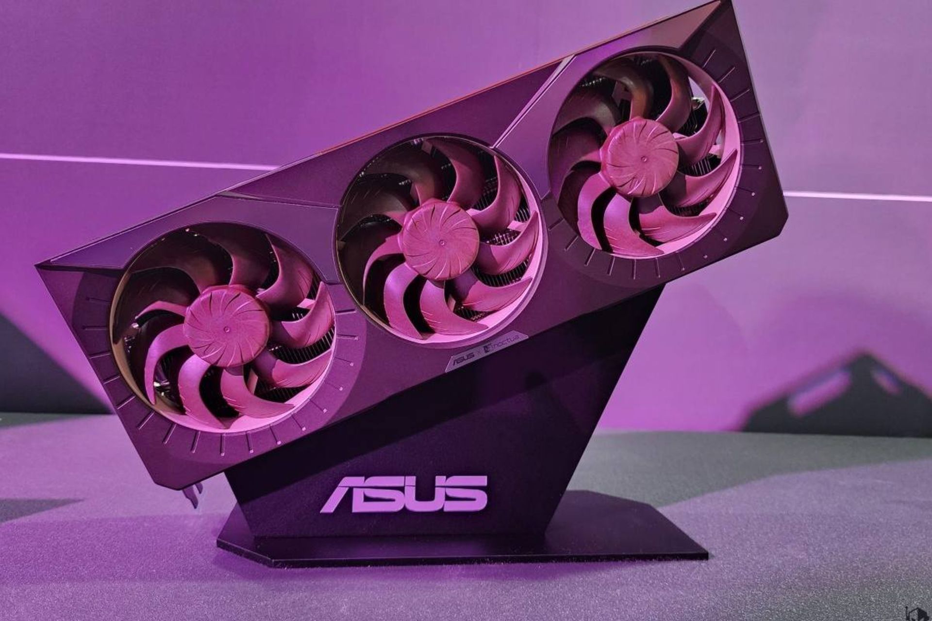 کارت گرافیک RTX 5080 Noctua Edition