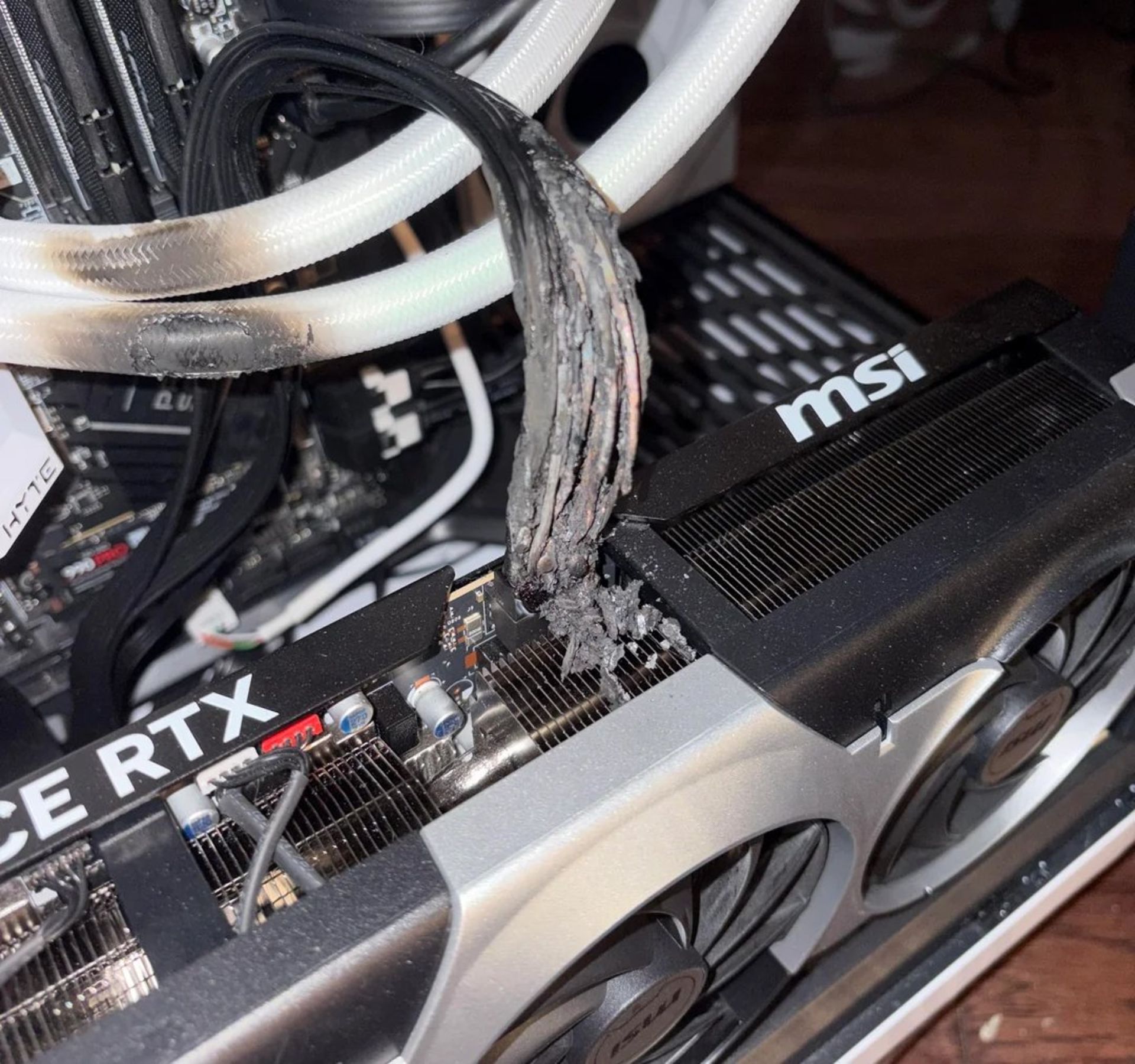 اتش گرفتن کابل برق کارت گرافیک RTX 5090