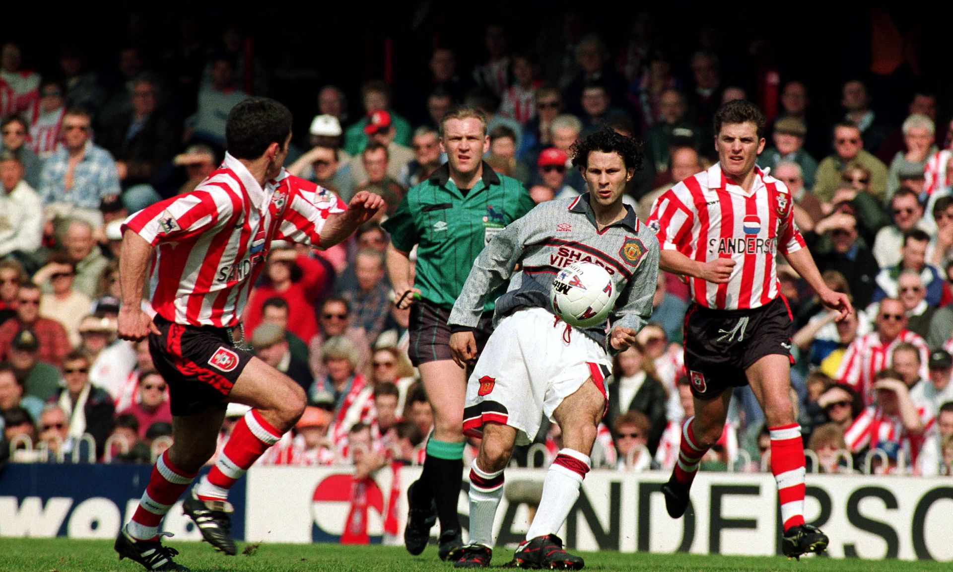 رایان گیگز فوتبالیست سابق منچستریونایتد