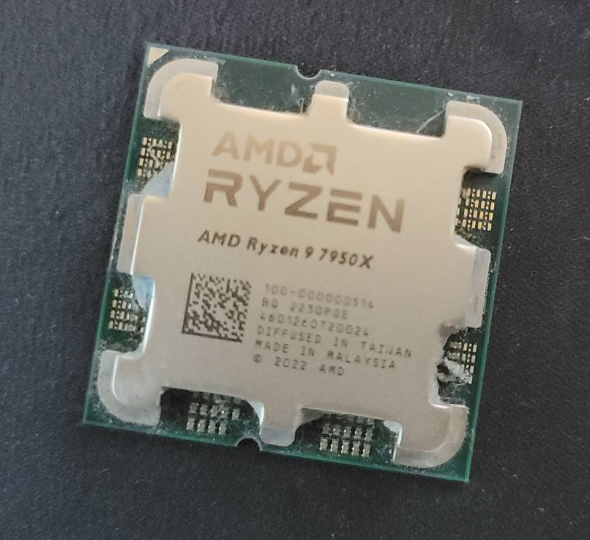 نمونه اولیه پردازنده AMD ryzen 9 7950 X