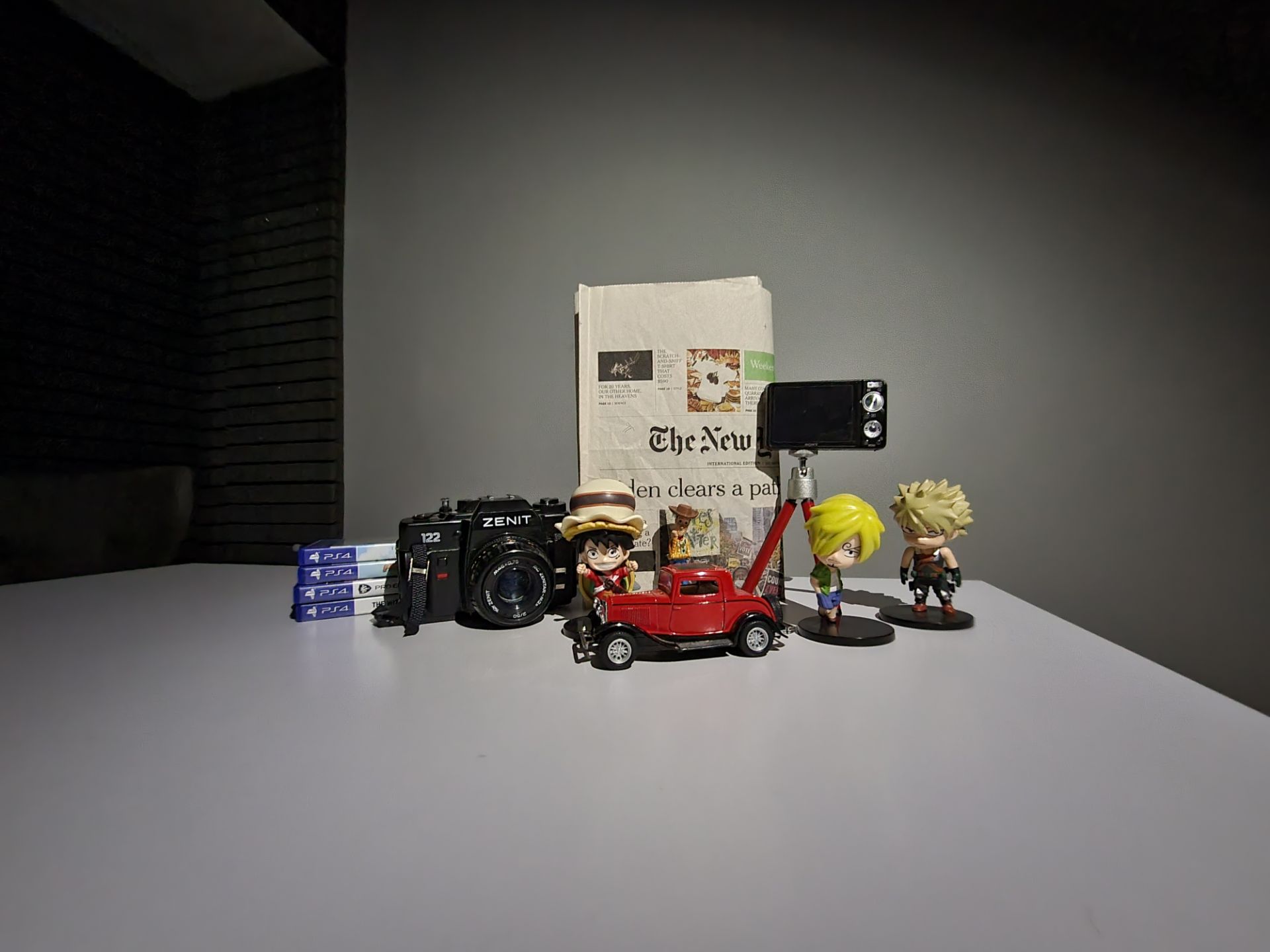 عکس دوربین اولتراواید S21 FE در نور کم استودیوی زومیت