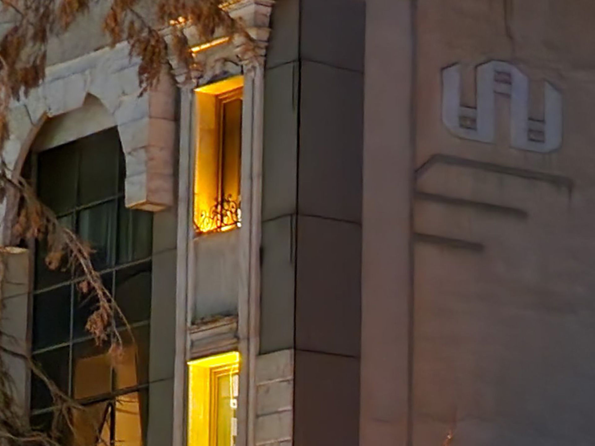 برش عکس ۳ برابری گلکسی اس ۲۲ اولترا در تاریکی