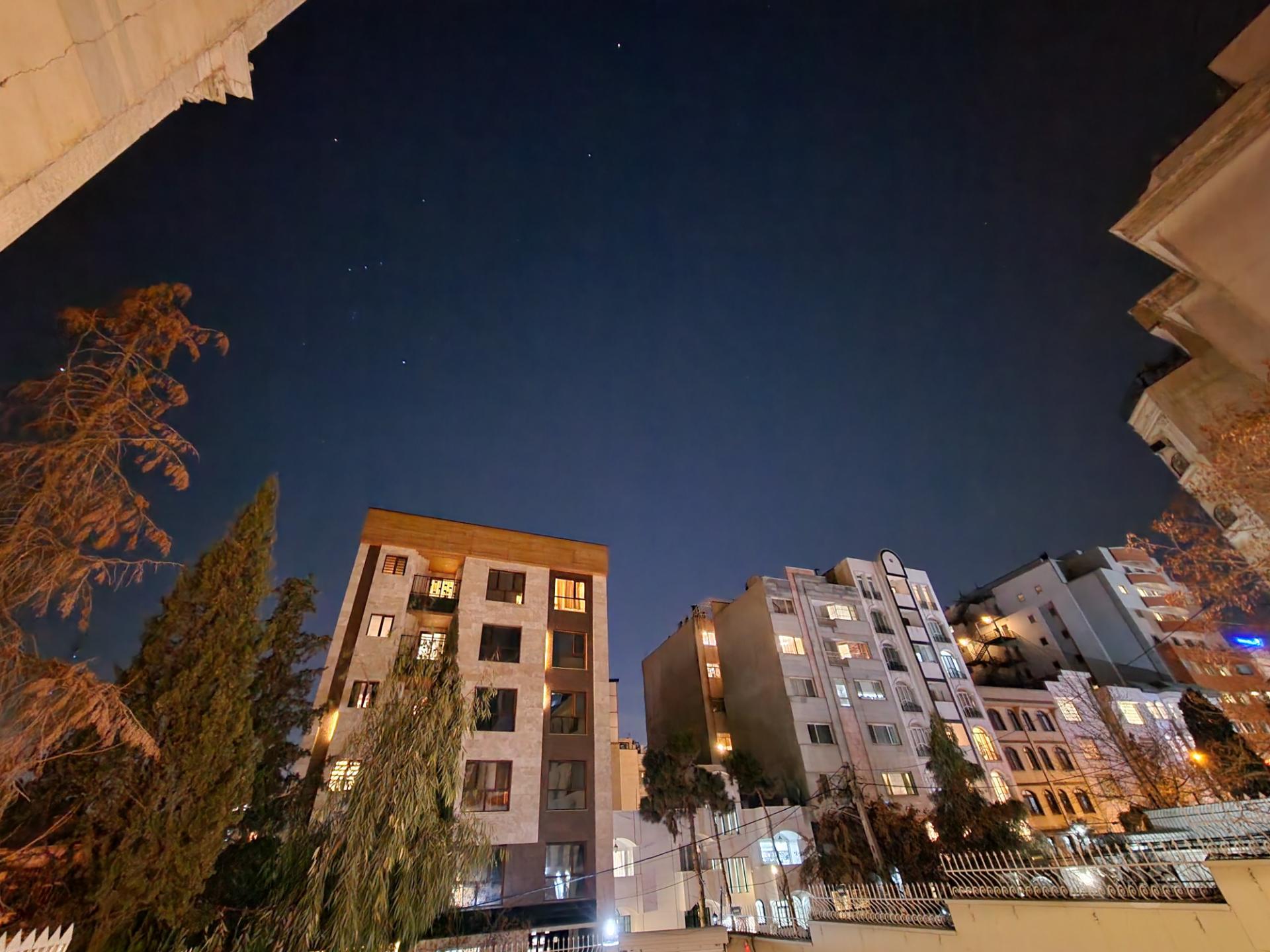 عکس اولتراواید گلکسی اس ۲۲ اولترا در تاریکی
