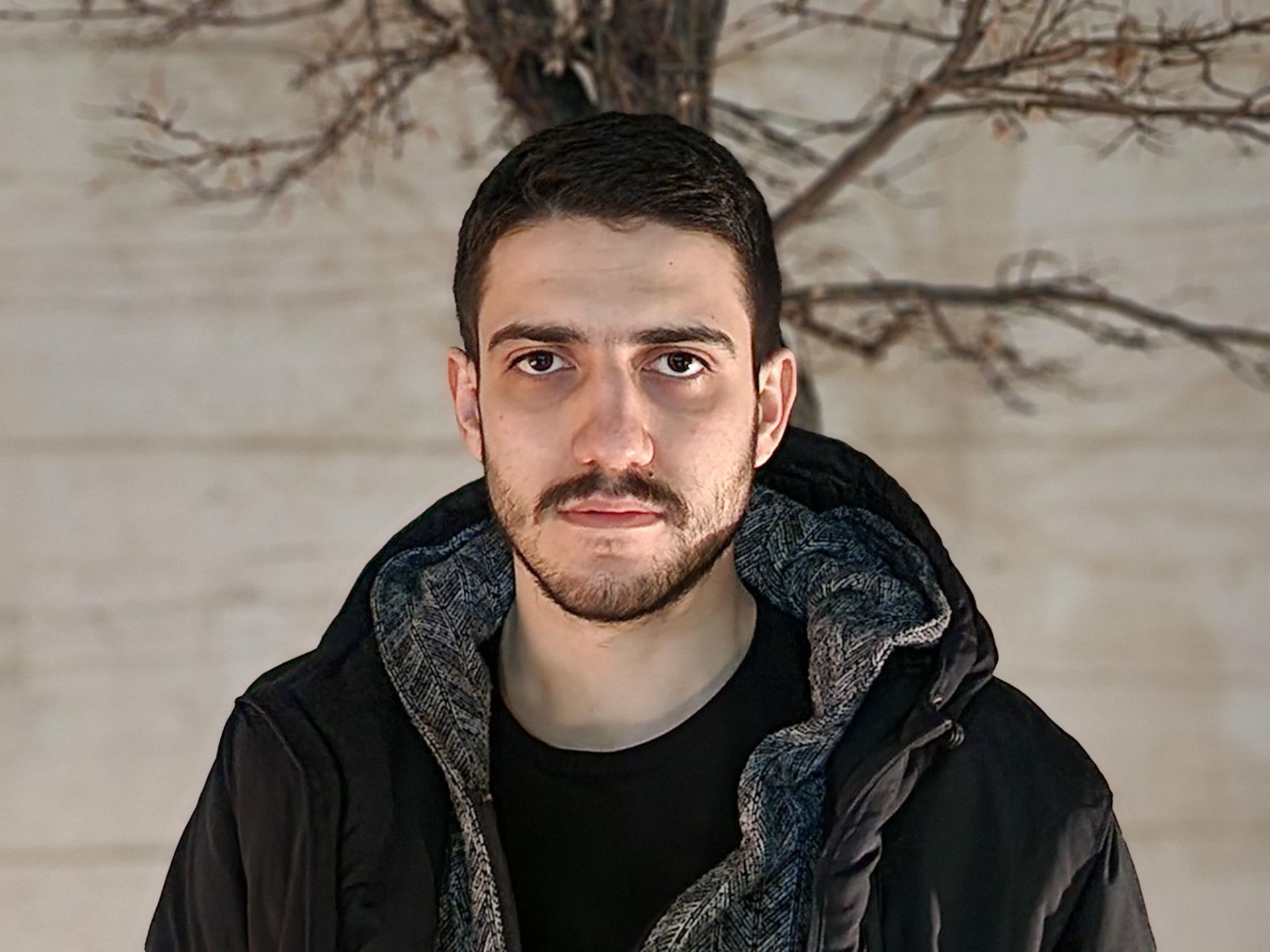 عکس پرتره ۳ برابری گلکسی اس ۲۲ اولترا در تاریکی