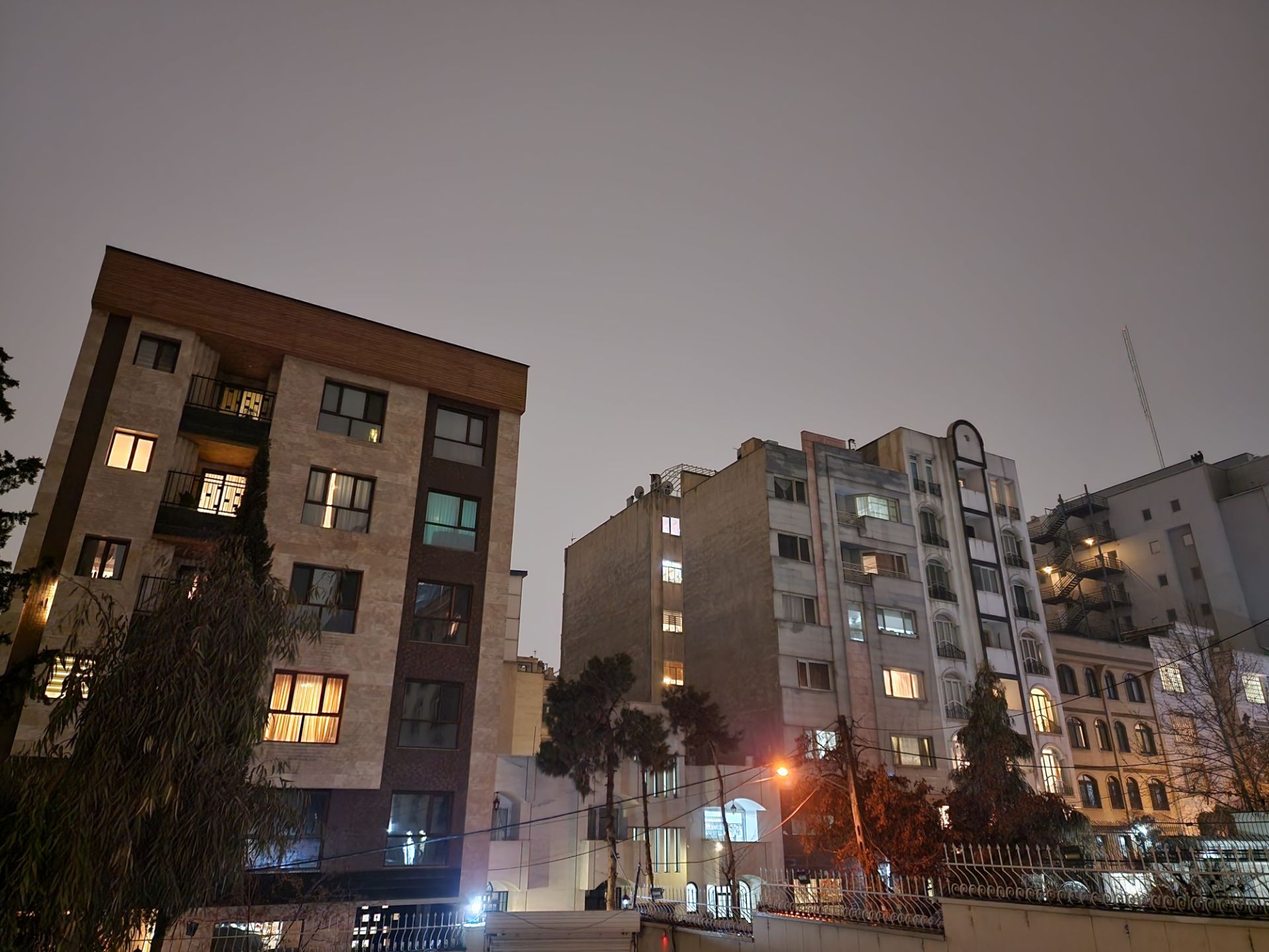 عکس دوربین اصلی گلکسی اس ۲۲ اولترا در تاریکی ۱