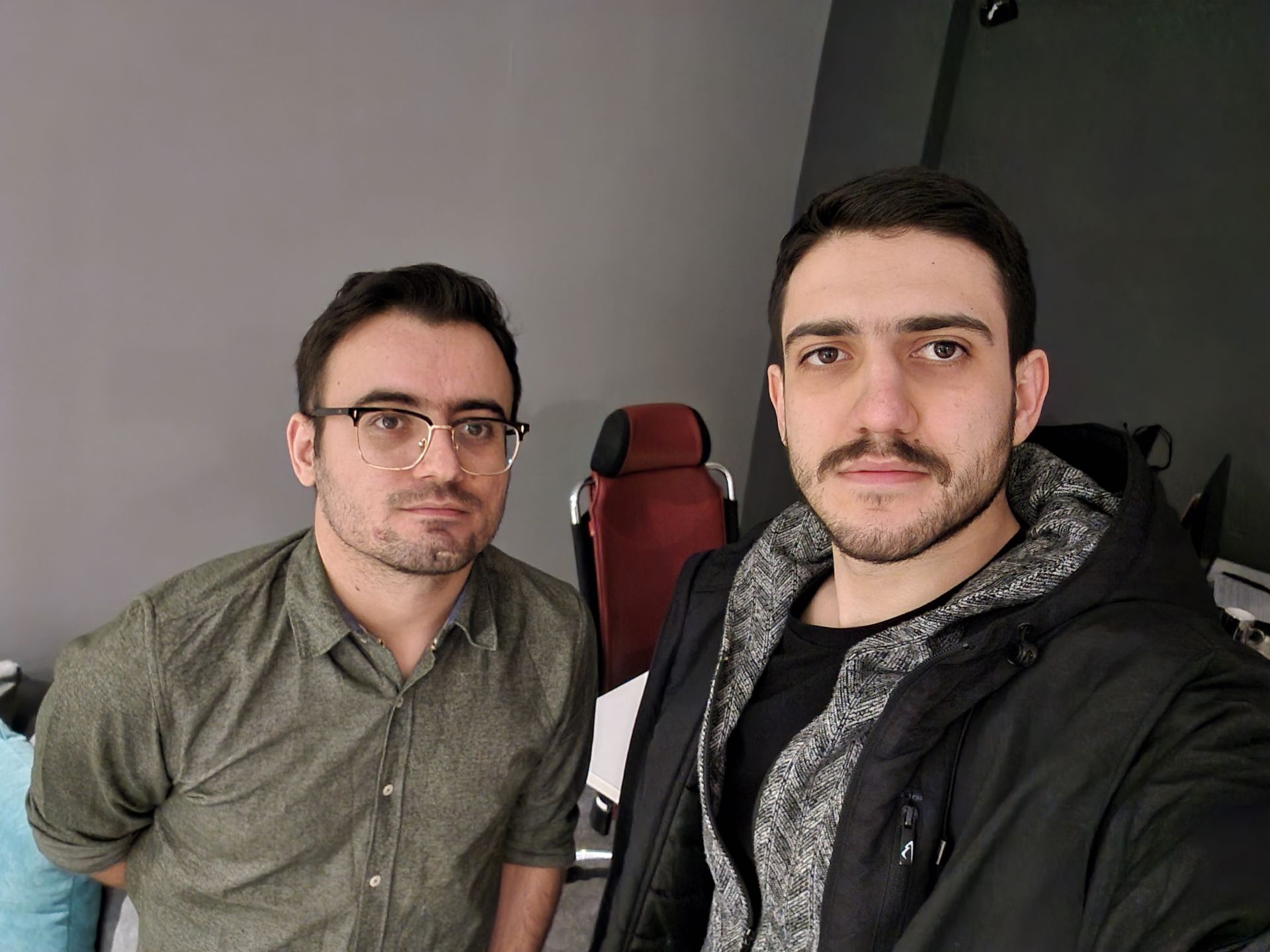 عکس سلفی گلکسی اس ۲۲ اولترا در تاریکی