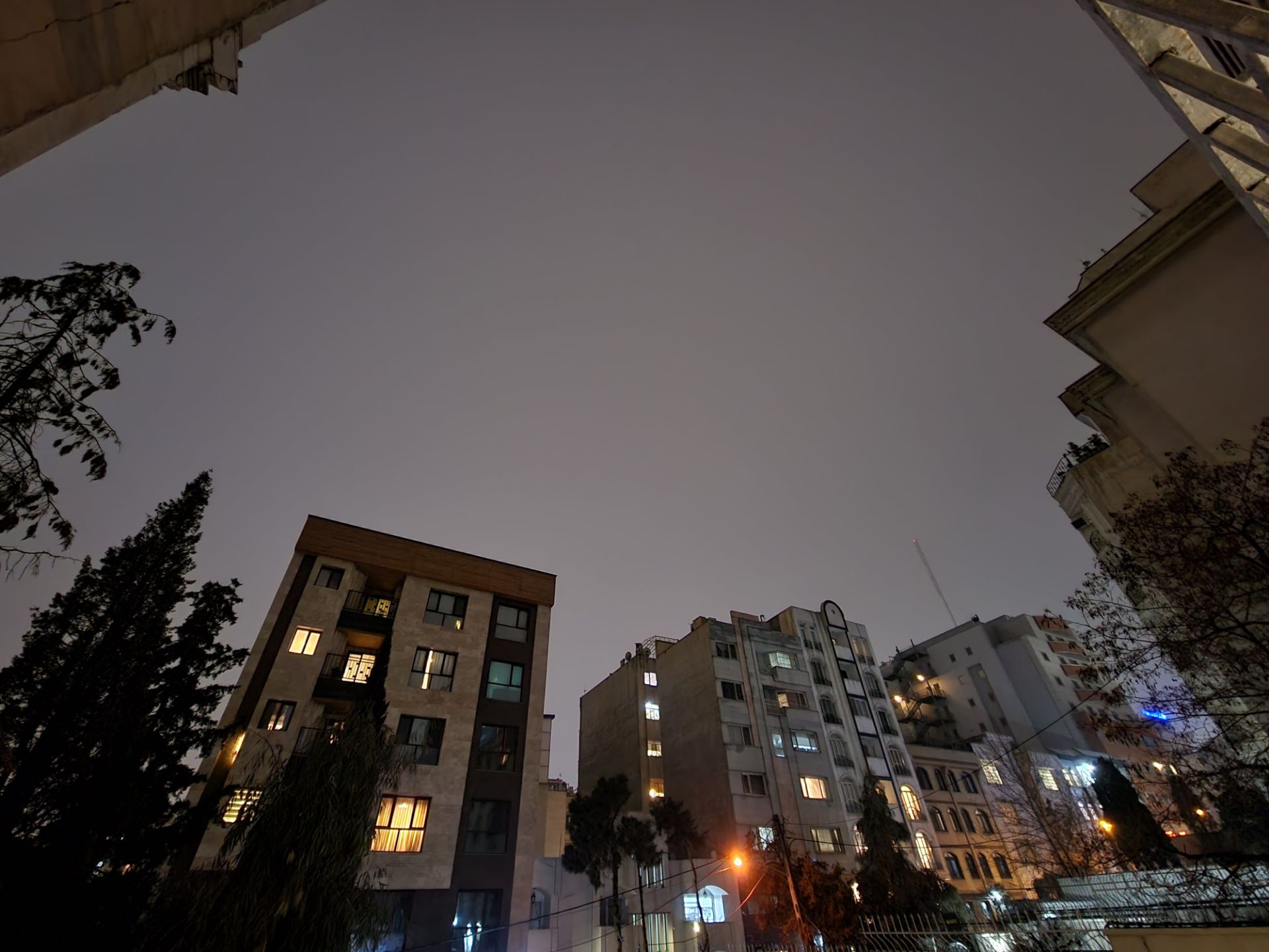 عکس اولتراواید گلکسی اس ۲۲ اولترا در تاریکی