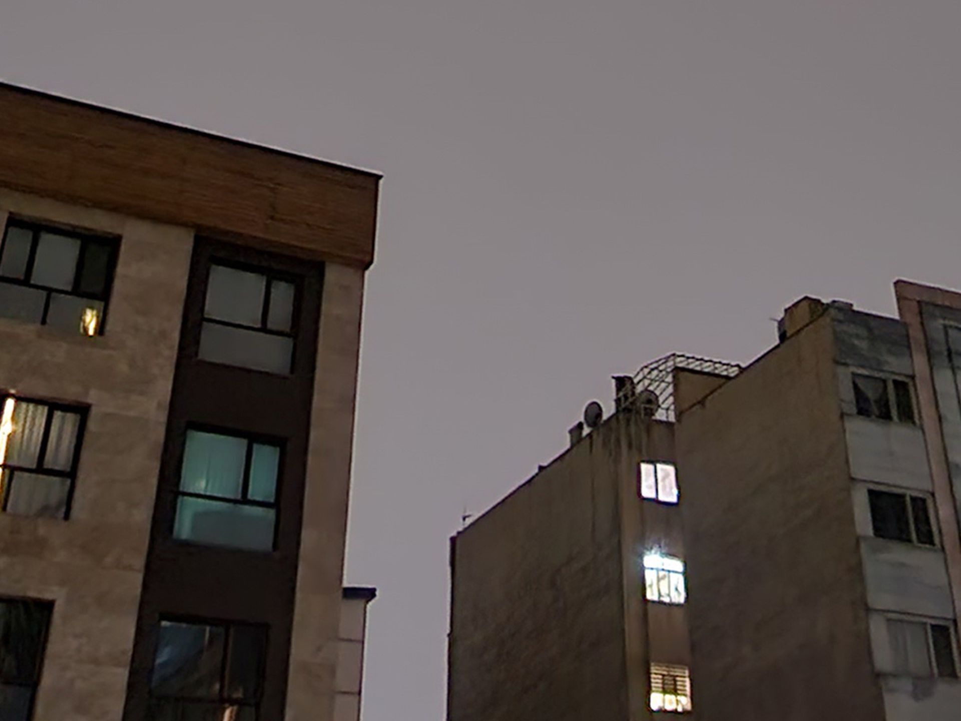 برش عکس اولتراواید گلکسی اس ۲۲ اولترا در تاریکی