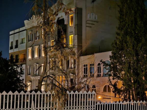 عکس دوربین ۳ برابری گلکسی اس ۲۳ اولترا در تاریکی