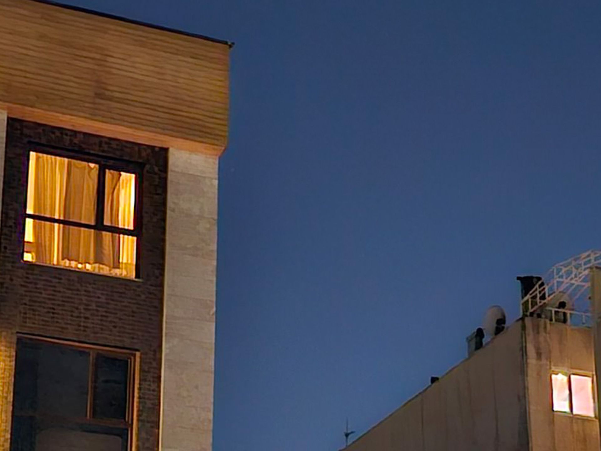 برش عکس دوربین اصلی گلکسی اس ۲۳ اولترا در تاریکی ۱