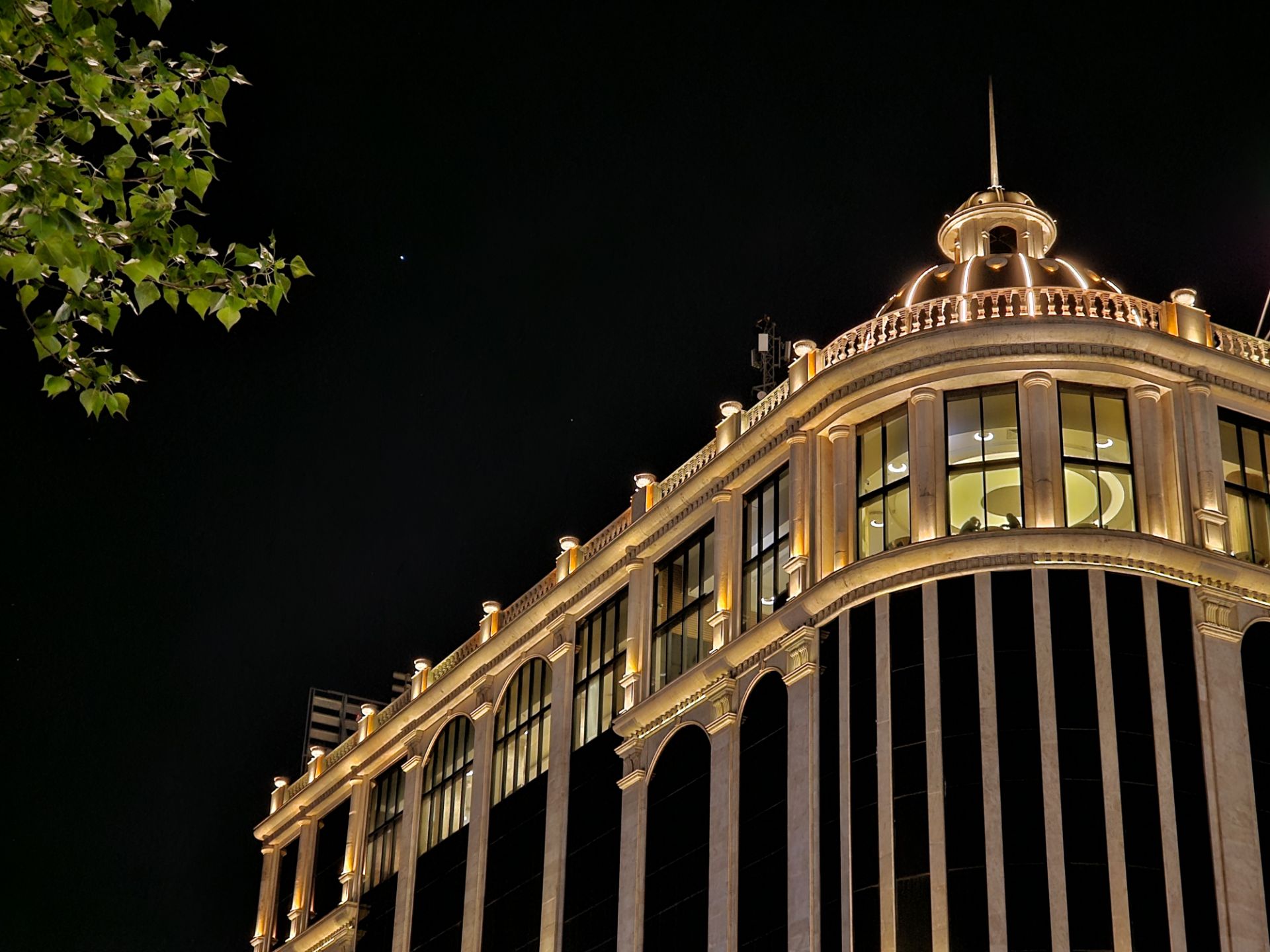 نمونه عکس دوربین اصلی اس ۲۳ در شب