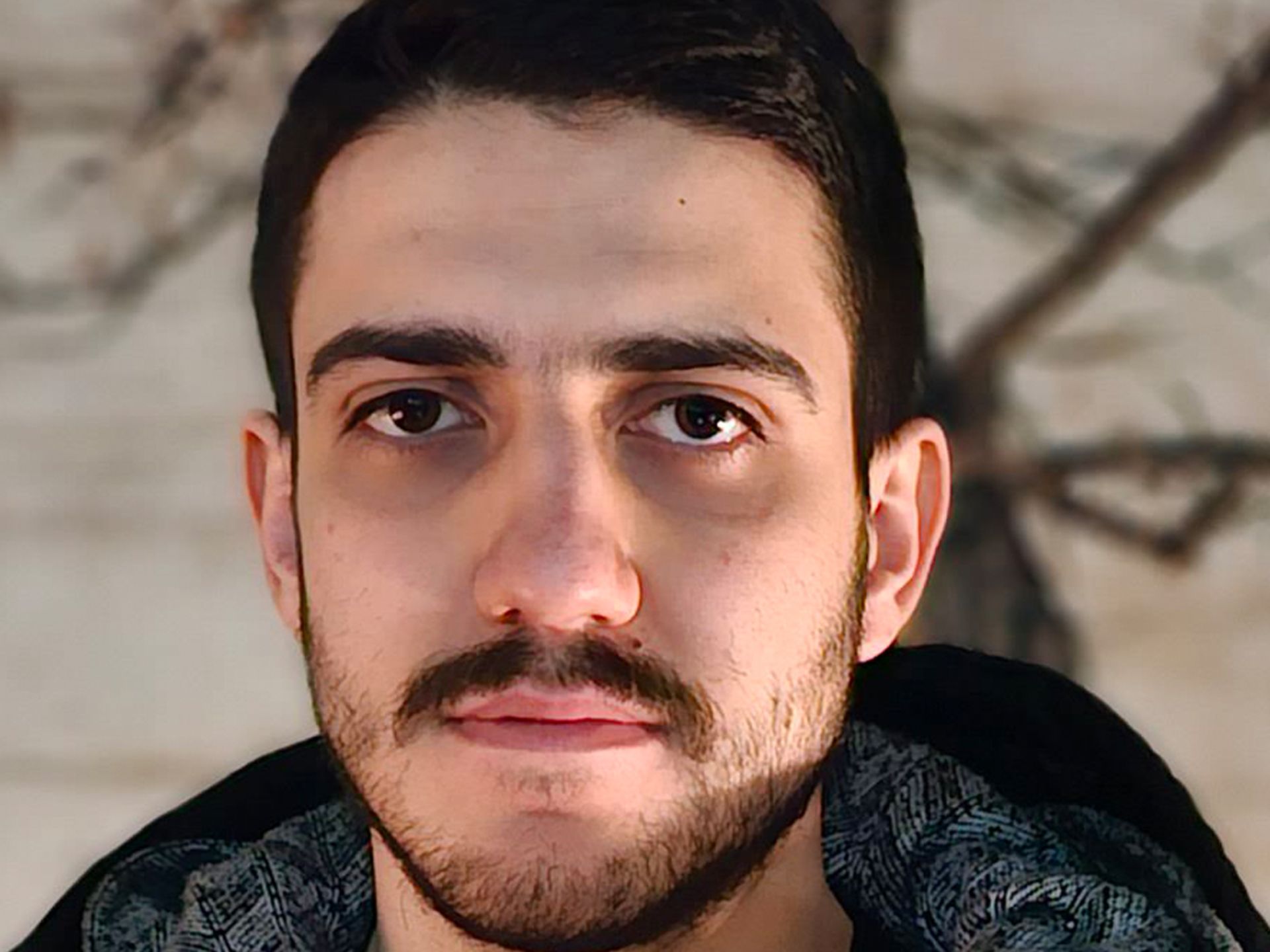 برش عکس پرتره یک برابری گلکسی اس ۲۳ اولترا در تاریکی