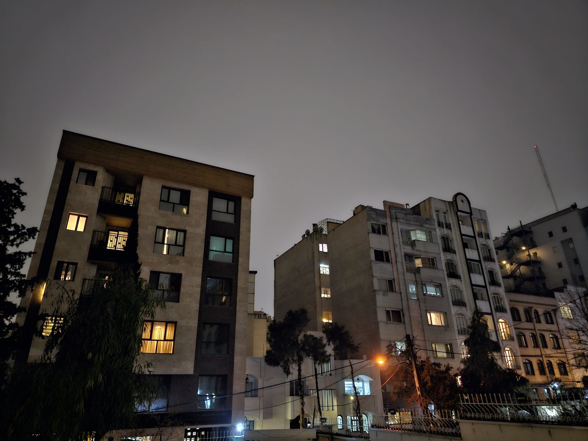 عکس دوربین اصلی گلکسی اس ۲۳ اولترا در تاریکی ۱