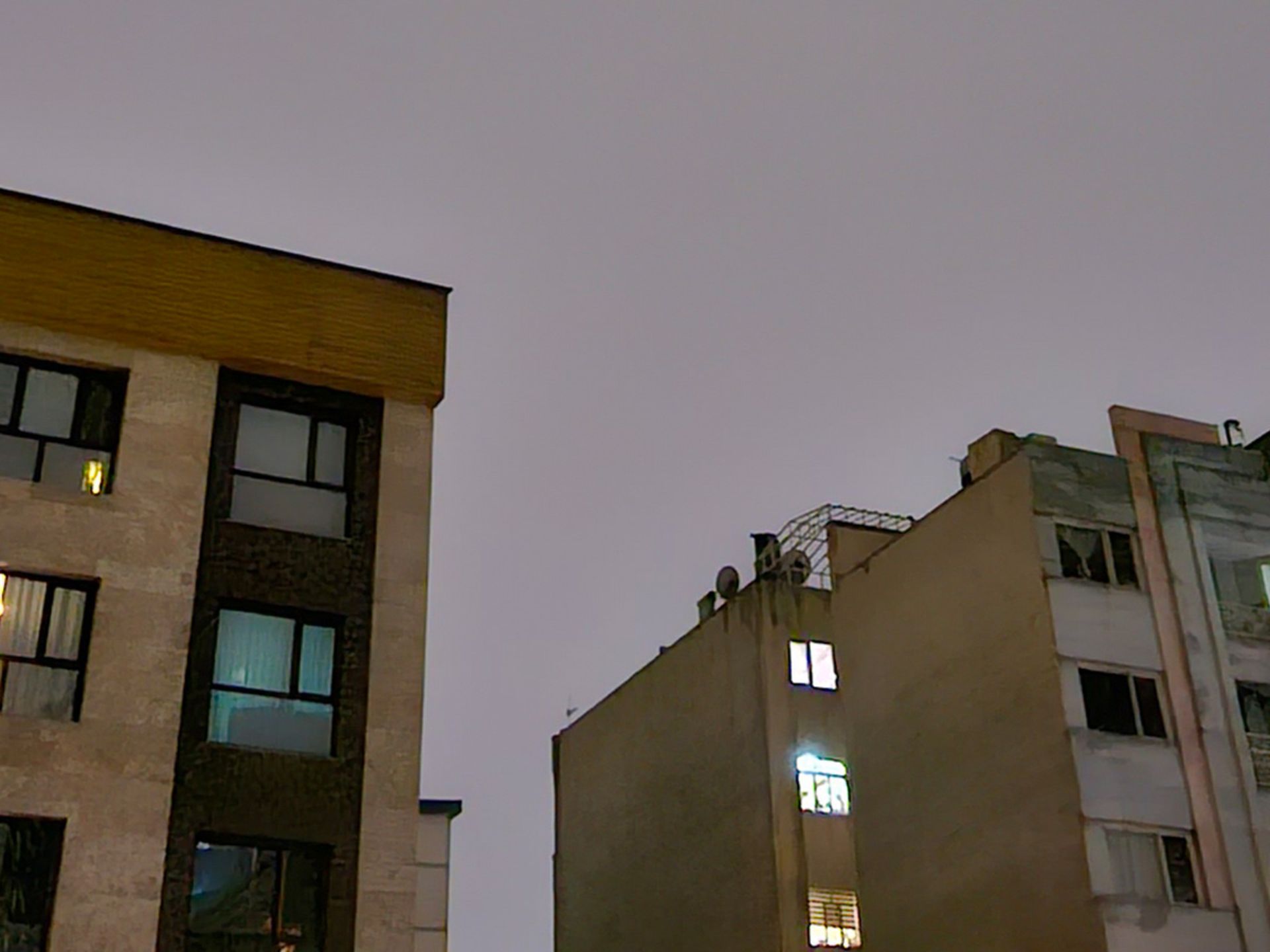 برش عکس اولتراواید گلکسی اس ۲۳ اولترا در تاریکی