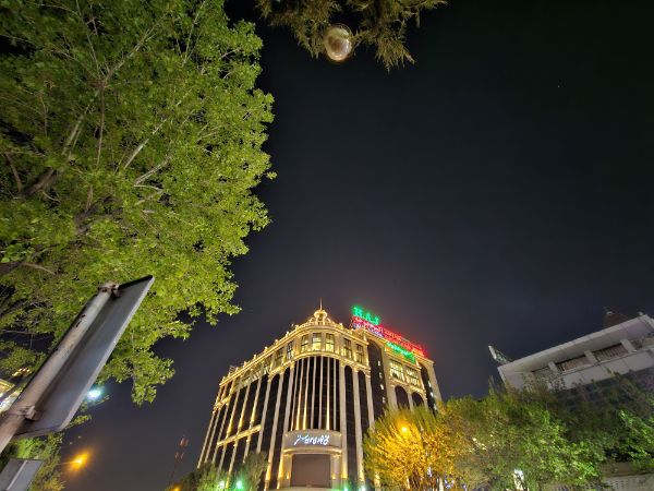 نمونه عکس دوربین اولتراواید گلکسی اس ۲۳ در شب