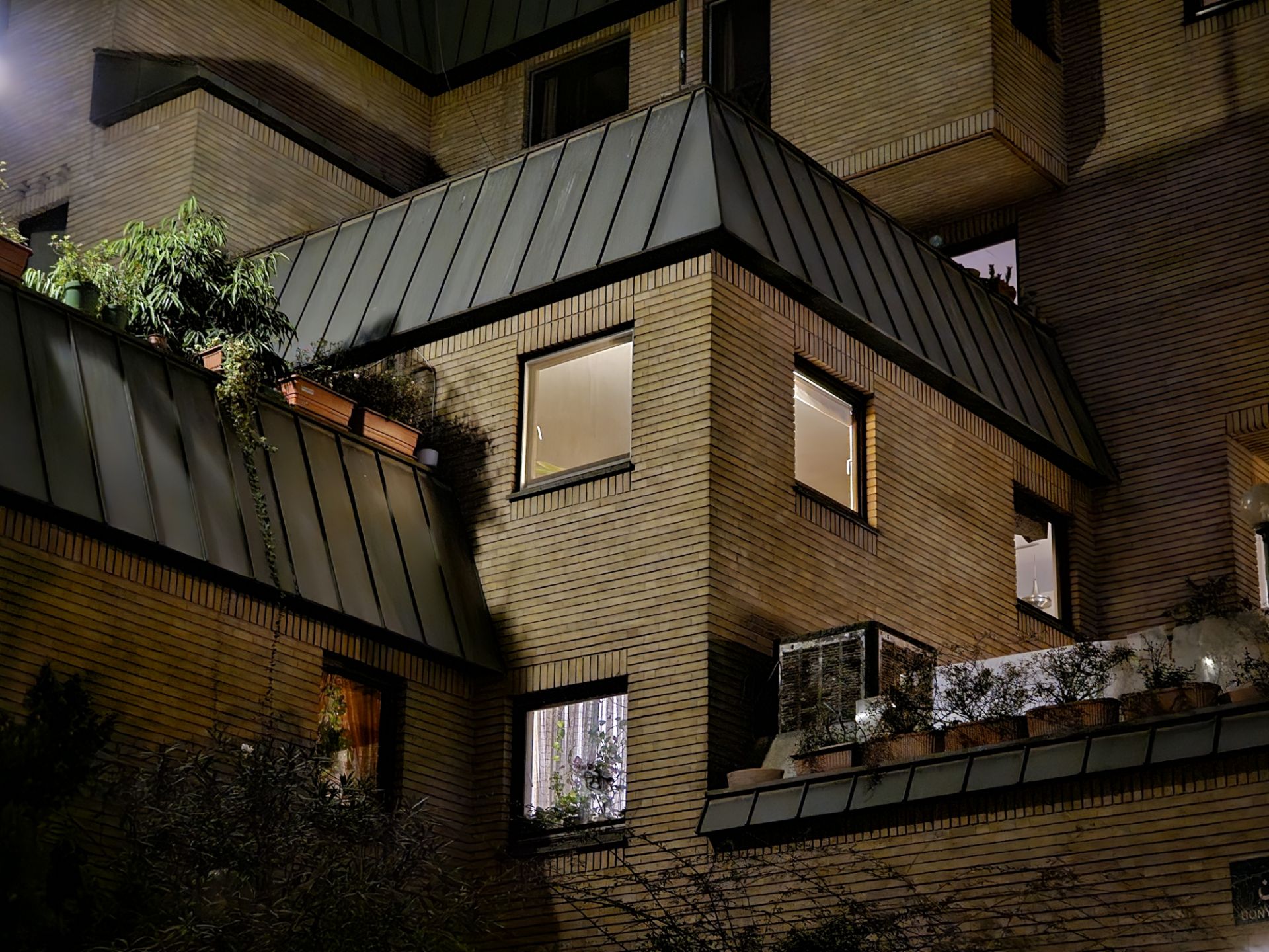 عکس ثبت شده با دوربین ۳ برابری گلکسی S23 اولترا - شب