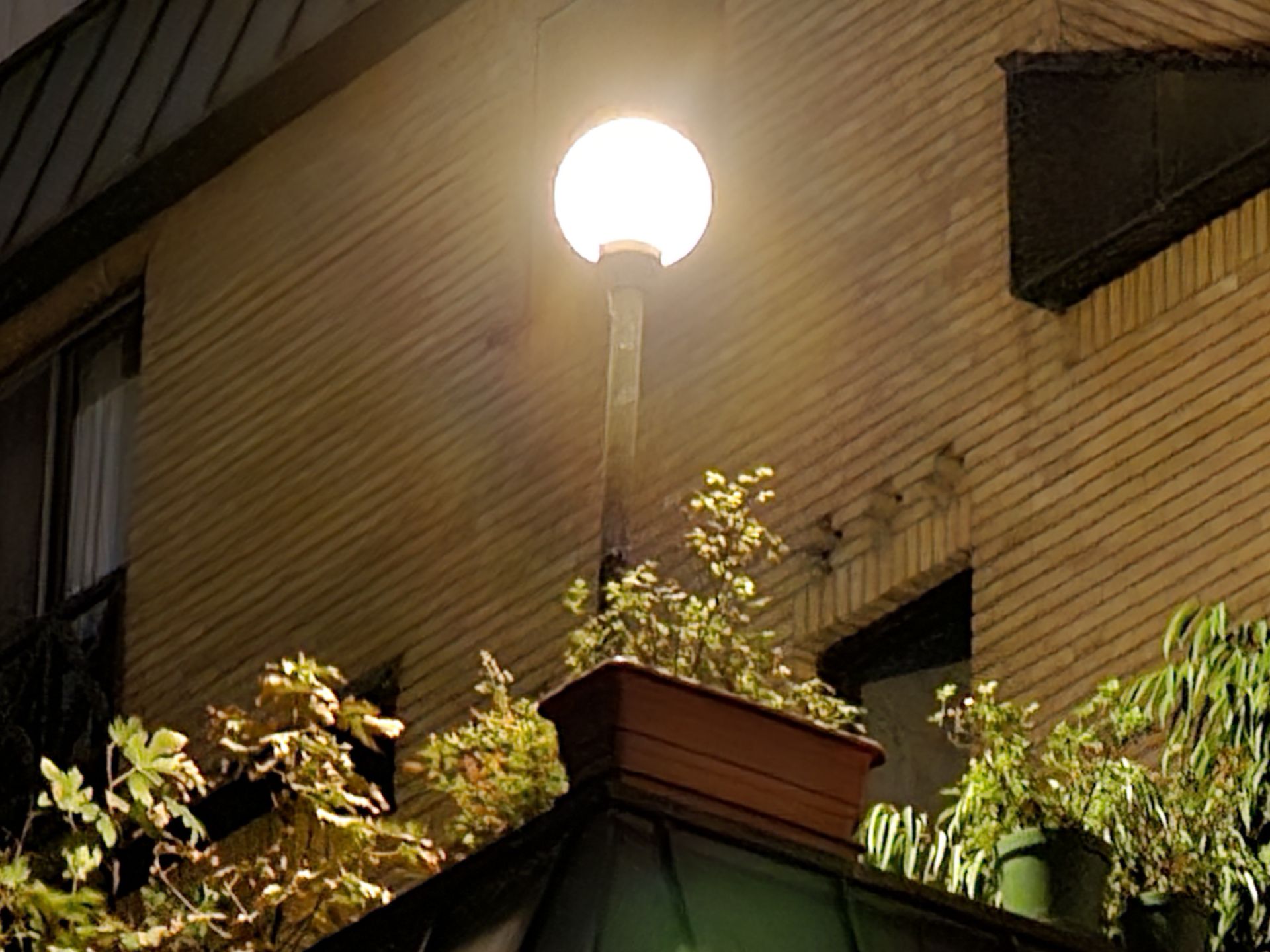 عکس ثبت شده با دوربین ۵ برابری گلکسی S23 اولترا - شب