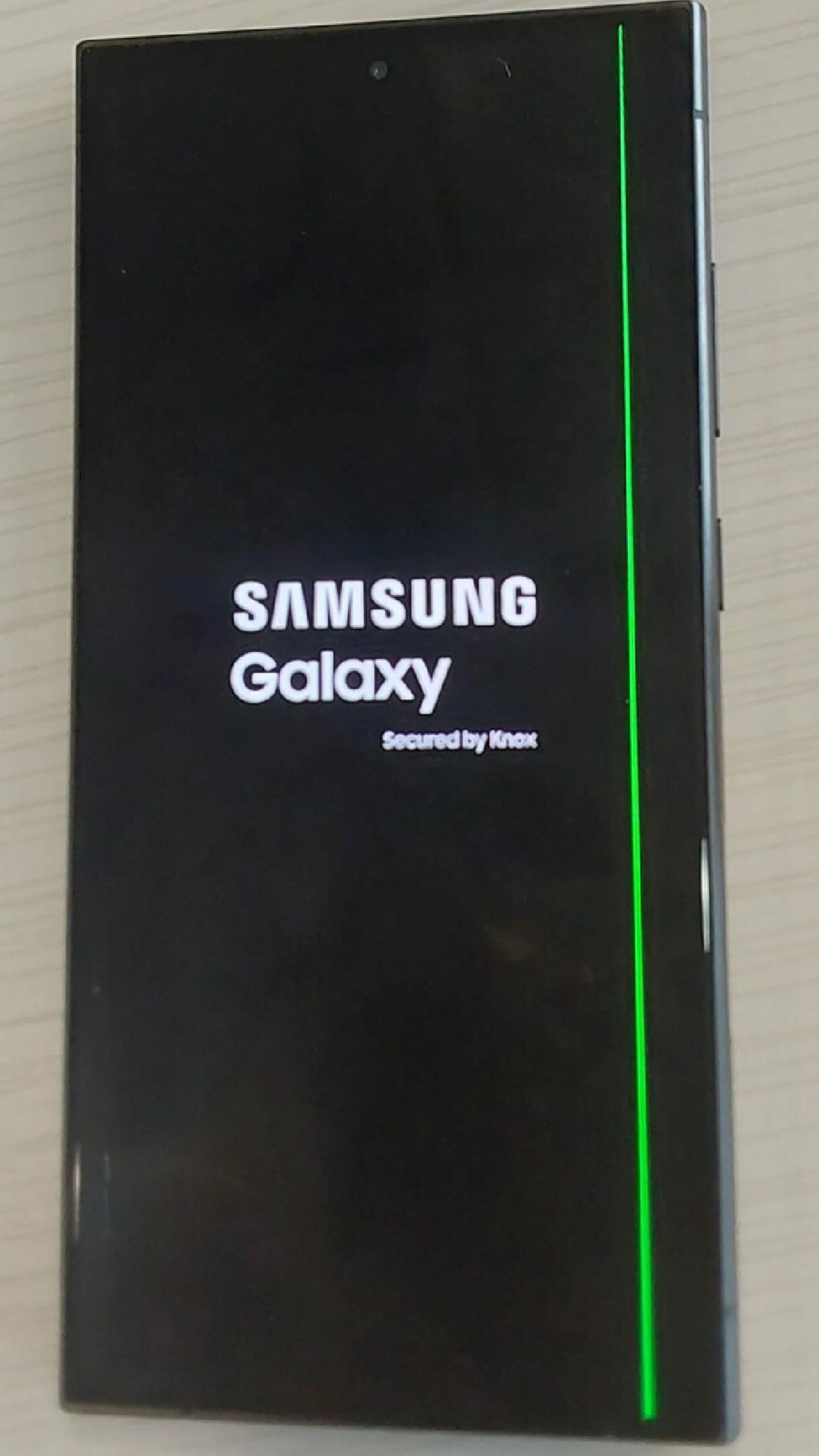 خط سبز عمودی ظاهر شده روی نمایشگر گلکسی اس ۲۴ اولترا