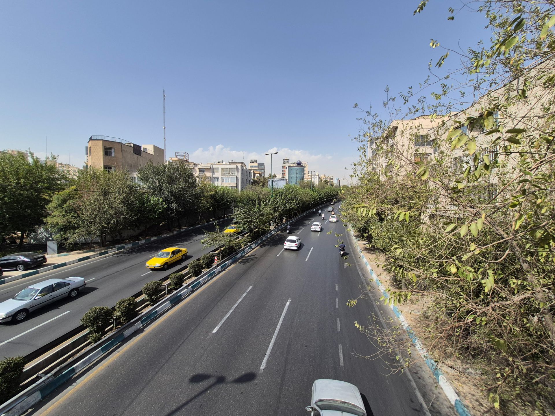 اتوبان خلوت از نمای بالا