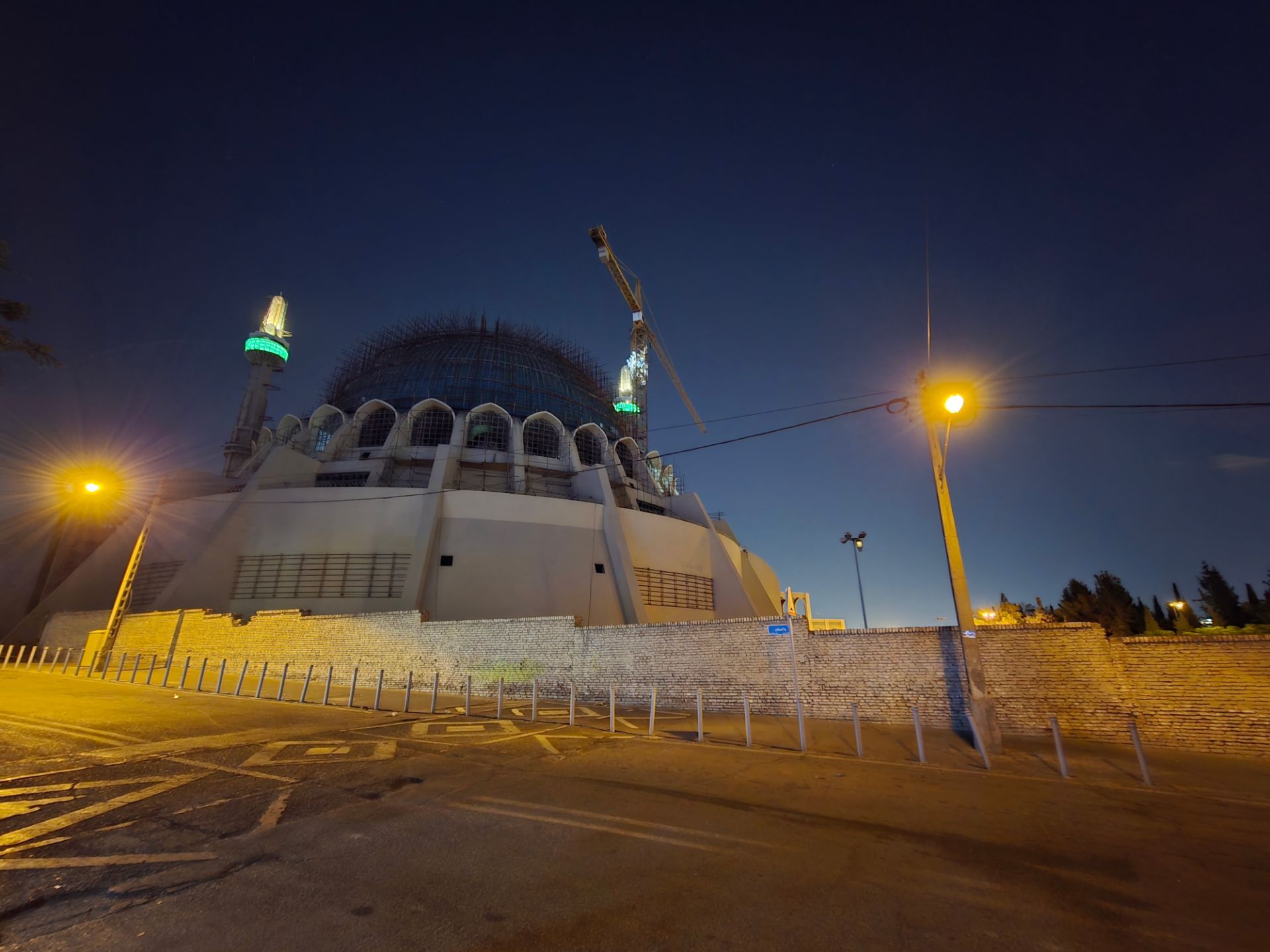 مسجدی در شب